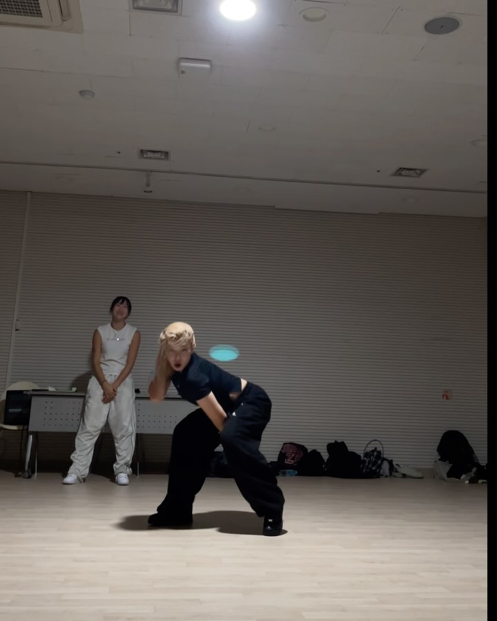 한학기 잘 부탁드립니다..💗
개강해지겠습니다..(?)
-
1. #choreography sun_j_15 
  #music raye - #fivestarhotels
  #wear samamoonkr 

2. #choreography seoa4ma 
  #music badgalriri - #cockiness
-
#코레오A #코레오C sejongdance 💗
#choreo #dance #코레오 #댄스 #춤