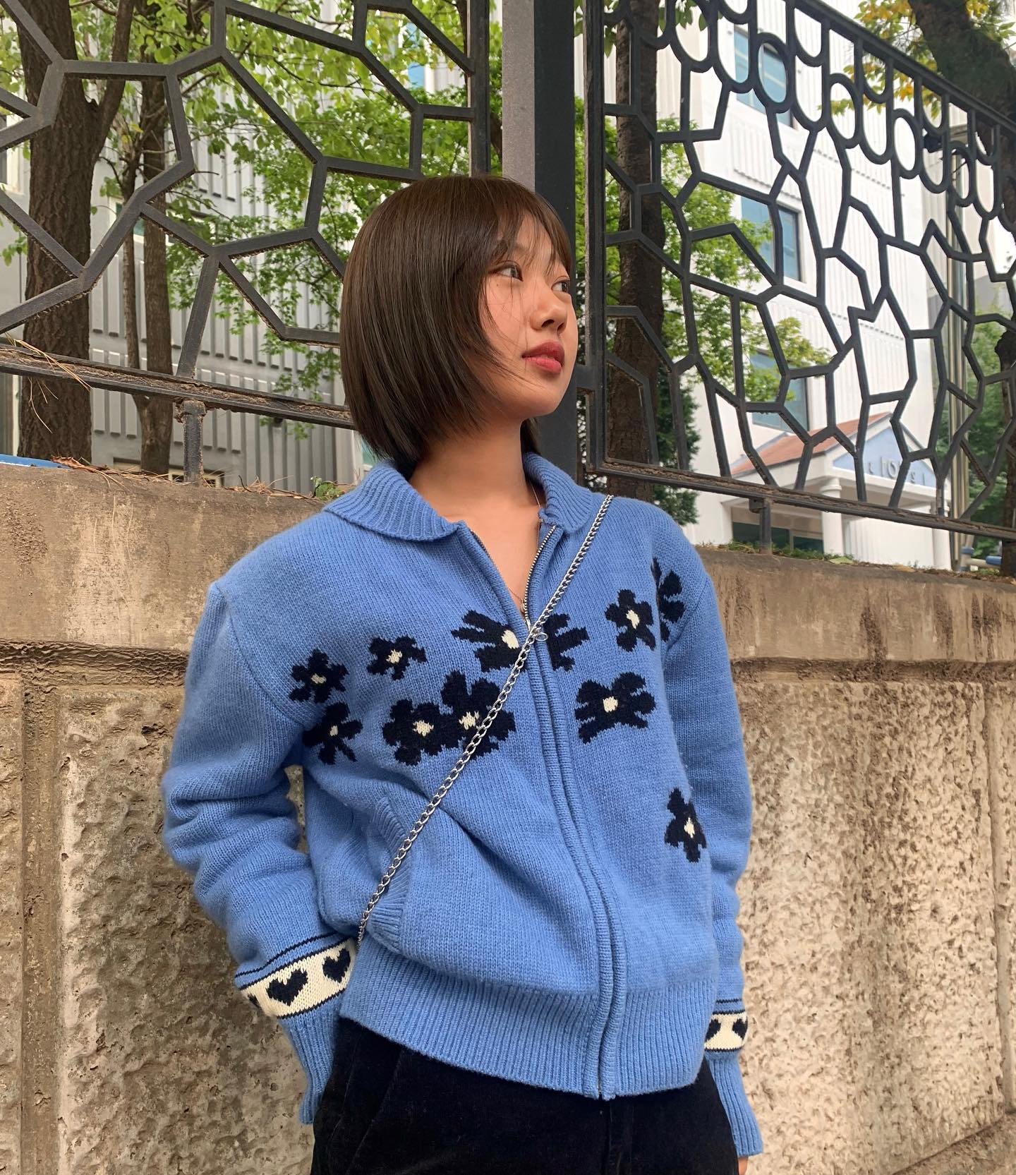 나 시눈 너무 좋아하는데.. 또 다들 이날 옷 예쁘다고 그냥 내 퍼스널컬러라고 해줘서 신나서 10장 채움..·₊˚❀·₊˚ 색감도 패턴도 너무 귀여워 

#제품제공 #시눈 #sinoon