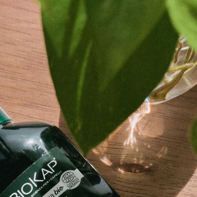 김적분(꽃분) on Instagram: "#협찬 #비오캅체험단 @biokap_kr 건성모발과 두피를 위한 #두피샴푸 #비오캅 #울트라마일드샴푸 🌟제형 묽은편의 무색투명한 제형으로 거품이 굉장히 잘나고 잘 헹궈