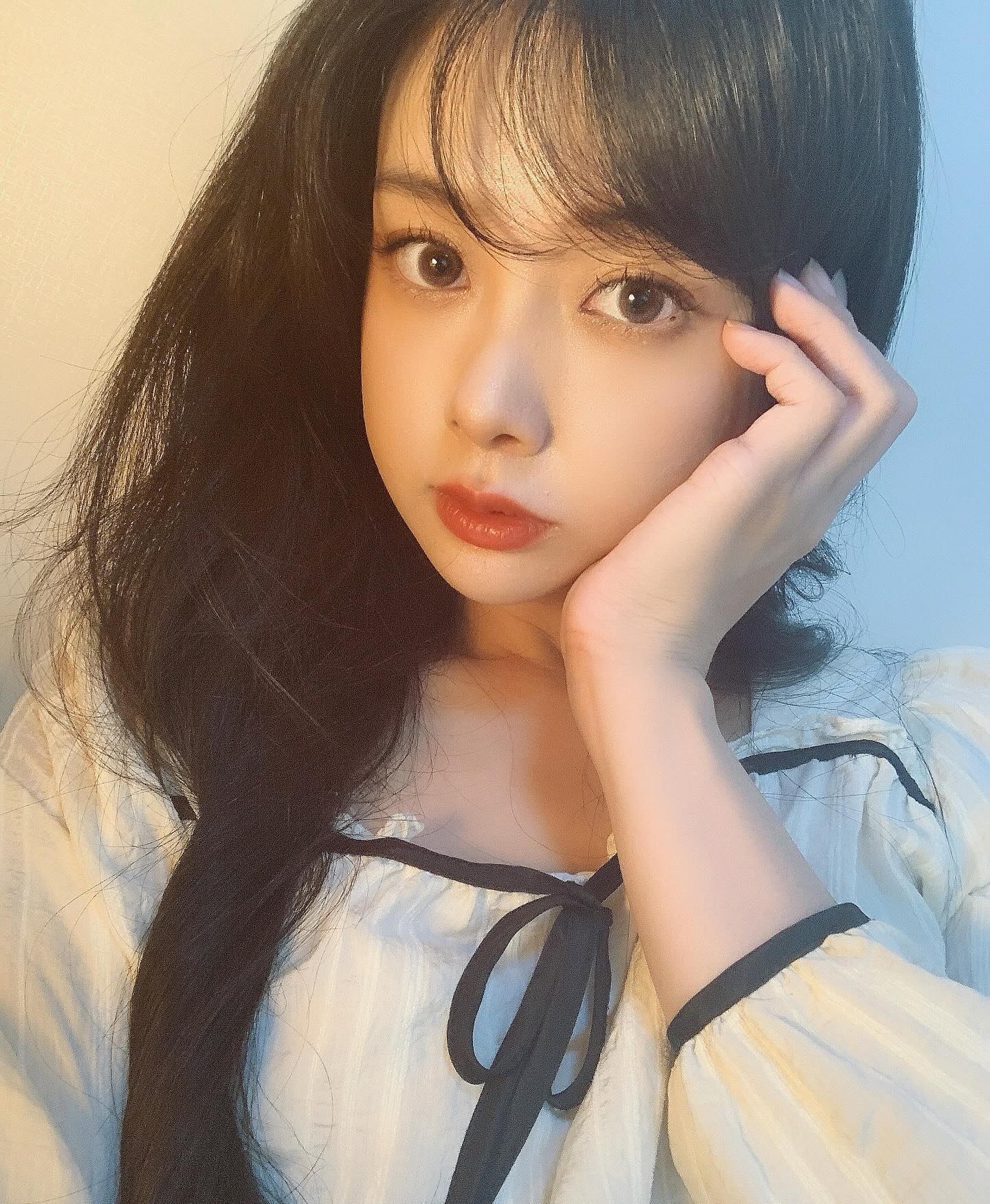 #ad#광고
이름값하는 달빛렌즈 오브파이 문브라운🌙
자세히 보면 빗금 디자인이 있어 눈물렌즈 같은 그렁그렁한 느낌✨

하루 시간대의 변화를 표현한 그래픽이라고 하는데, 보라빛도 들어가 있어서 그런지 새벽의 느낌이 가장 가까운 영롱함이ㄷr,,<3

🩶 chuulens 오브파이 문브라운 1-day

🩶 13.1mm의 자연스러운 직경

🩶 렌즈 예약 방법 : '츄렌즈' chuulens.kr 사이트 에서 예약 후, 원하는 안경점에서 픽업 chuulens_kr 

🩶 chuulens 오프라인 매장 오픈! :츄렌즈 플래그십 스토어 연남 (서울특별시 마포구 성미산로31길 11) 

#츄렌즈 #chuulens #오브파이원데이 #문브라운
#달빛렌즈 #윙크 #WiNC #원데이렌즈
#winclens #브라운렌즈 #렌즈추천 #렌즈리뷰
