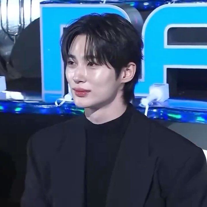 2024 MAMA AWARDS 변우석 🖤

ARTIST byeonwooseok 
MAKE UP daindaini
HAIR hi__hikim 
STYLIST imhrim 

메이크업 예약은 프로필링크로🤍🤍🤍
#다인쌤메이크업 #다인쌤 #키츠다인
#키츠 #키츠헤어메이크업 #kitts