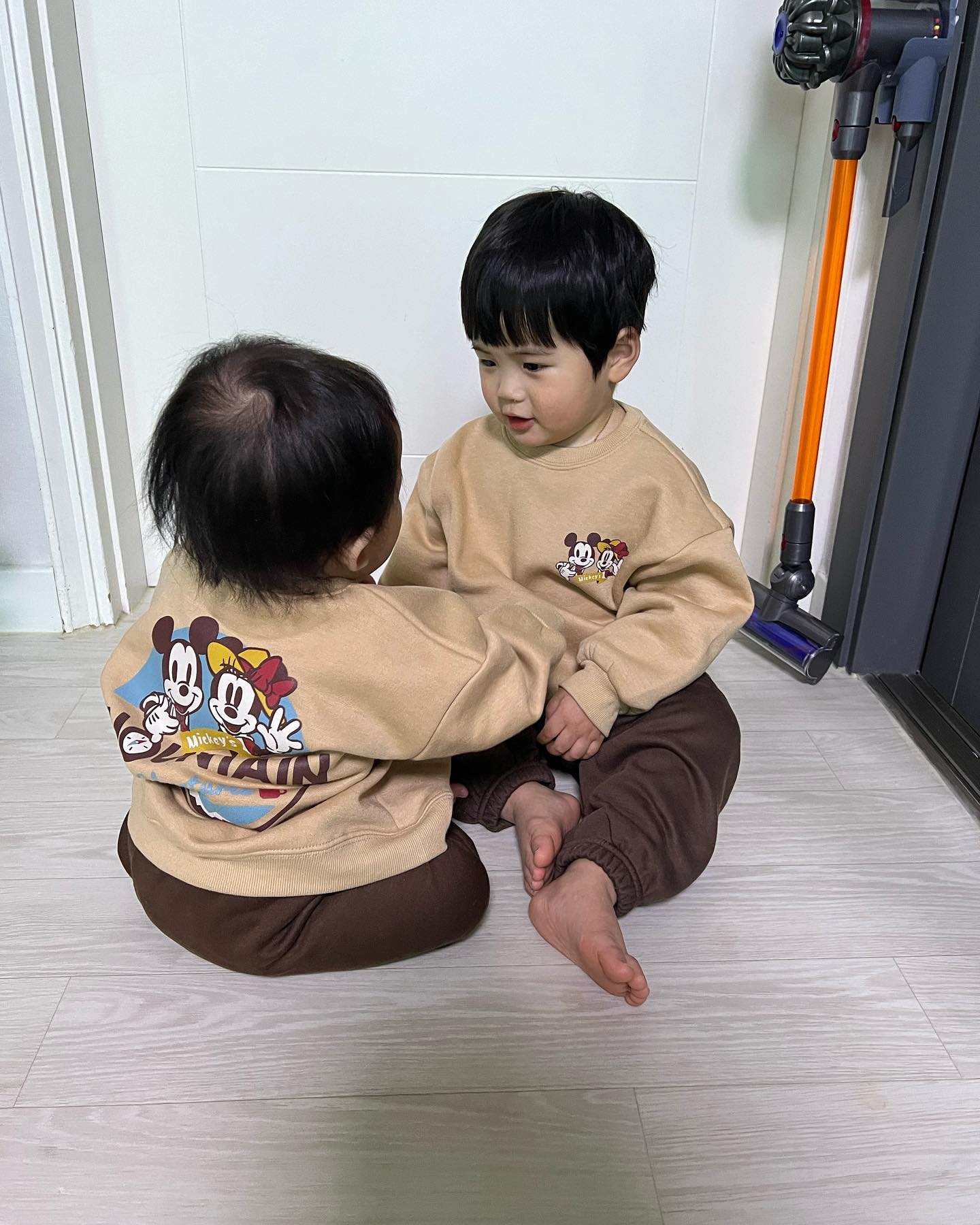 785🐭 327🐯

술김에 본 라방은 너무나 재밌었다...❤️
#얼마나산걸까 #내역보고흠칫

배송도 빠르고 퀄리티도 너무 좋아서 자주 볼 예정
자주자주 해주세요 쏴장님

상하복정보 hozzi__mon