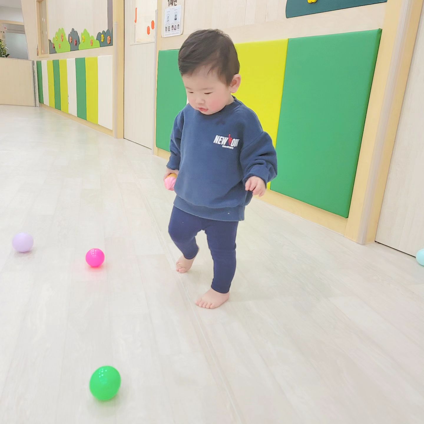 💕 어린이집 생활

매일 또는 이틀단위로 선생님에게
오는 키즈노트와 사진

항상 사진의 양이 열댓장은 되어서
풍족하게 볼 수 있어 넘나 좋고
선생님의 열정 넘나 존경💕

세워니는 여전히 잘 놀아서 안심‼️💕

#15개월아기 #아기스타그램 #육아스타그램 #육아기록 #육아소통맞팔 #육아소통