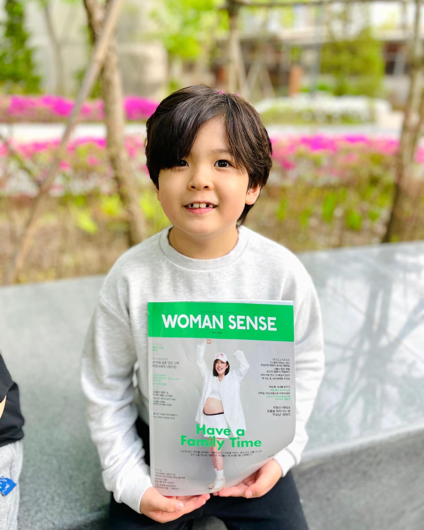 #광고 #우먼센스 
우먼센스 5월호가 나왔어요!!

폭스바겐 제타 화보도 있고
형아랑찍은 형제 사진도 이쁘게 나왔어요 
이렇게 잡지책에 나오는게 너무신기해요 
매달 매달 새로운 볼거리 가득한 
우먼센스 랍니다
인스타에서는 이벤트도 다양하게 열리구요 
인터넷 우먼센스 홈페이지에서도 
다양한 정보들을 알수있어 참 좋아요 !!
우먼센스는 전국 서점에서 만날수 있어요
케이키즈라서 행복해요
감사합니다 

k.kids_official 
iwomansense 

#우먼센스케이키즈 #케이키즈 #케이키즈1기 #잡지 #잡지화보 #잡지화보촬영 #키즈모델 #주니어모델 #남아모델 #키즈인플루언서 #kkids #정이형제 #아동모델 #광고모델