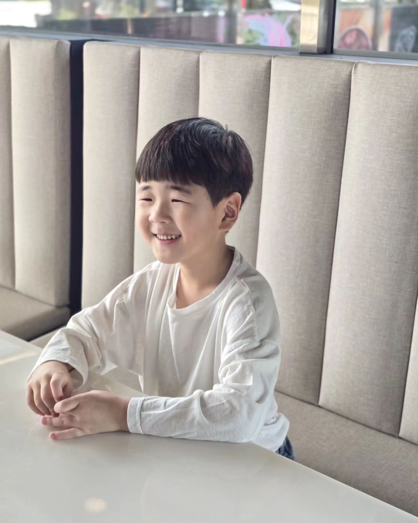 첫째모음집
어제 아주잠깐 둘이 음료사러 카페와서 찍은사진

요즘 엄마를 너무 힘들게하는 동생때문에 신경을 잘 못써줬는데
서운해하지않고 엄마 힘내라며 토닥여주는 첫찌ㅠㅠ🤍
가끔 장난으로 동생한명 더 낳으까? 물어보면
엄마가 힘들어서 안된다는 스윗보이🥹

T둘이 결혼했는데 F가나와버린건 무슨일인지!
매일이 감동이고 벌써부터 든든하면 어떡하냐구🫶🏻 

잠깐이었지만 둘이있는시간이 너무 소중했다..🤍
조만간 엄마랑 데이트해죠✨️

#첫째아들 #내첫사랑