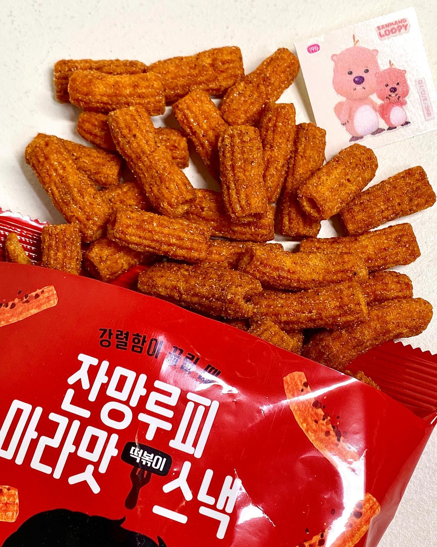 #협찬
📍어니스트에프앤비 잔망루피 마라맛 떡볶이 스낵

CU 모든 점포에서 만나볼 수 있는 신상과자
잔망루피 마라맛 떡볶이 스낵🔥

얼얼하고 중독성있는 매운맛으로
마라탕 좋아하는 사람들은 누구나 좋아할 맛!!

귀여운 잔망루피 패키지에 
띠부씰 200종이 랜덤으로 들어있어
소유욕 자극 제대로🚨❤️

얼얼한 마라맛 좋아하시는 분들 
신상 마라과자 잔망루피스낵 꼭 드셔보세요!

사전예약 이벤트 진행 중✔️
https://smartstore.naver.com/earnestfnb/products/10163907699

#잔망루피마라맛떡볶이스낵 #신상과자 #편의점과자추천 #편의점과자 #마라맛과자 #마라과자