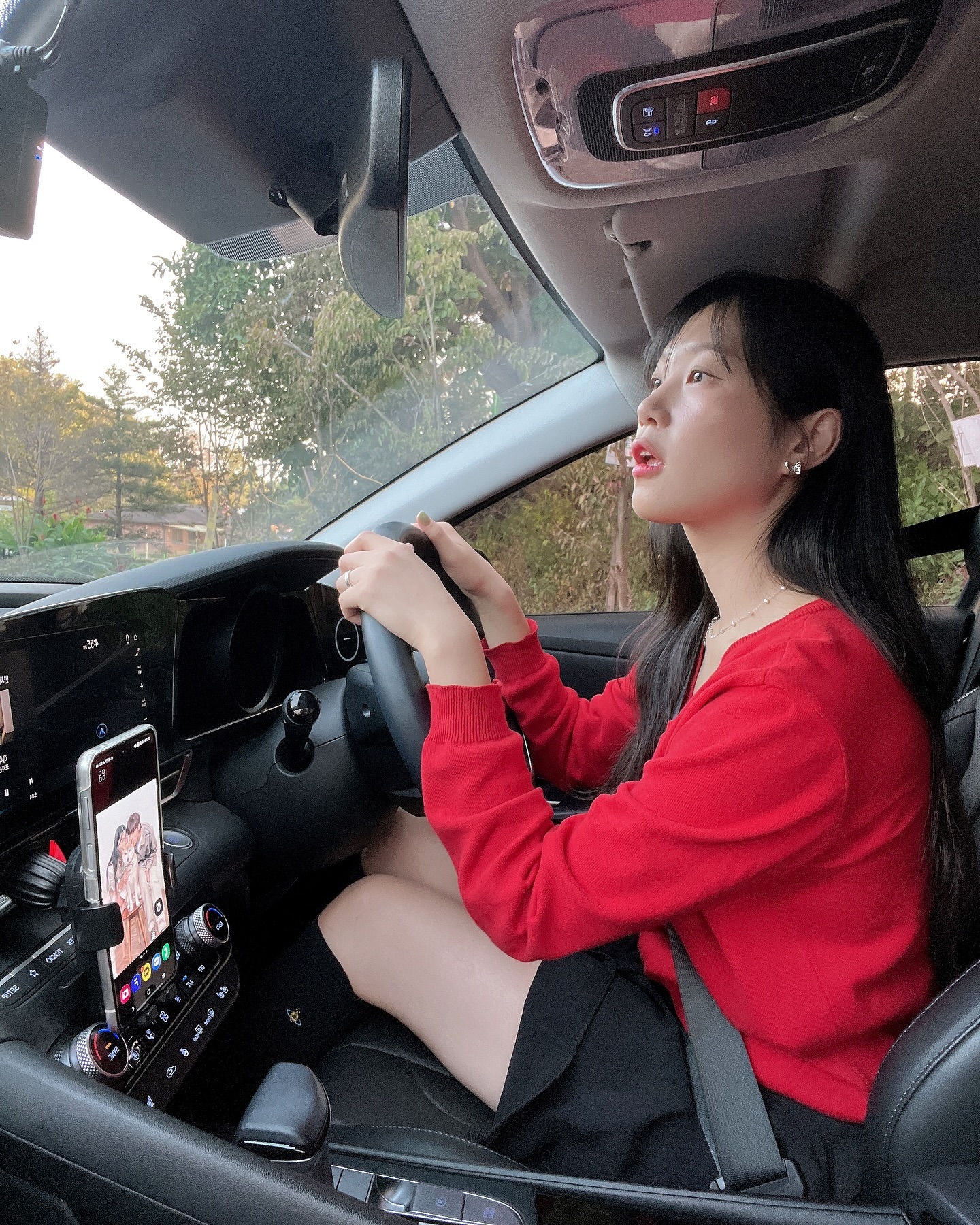#협찬

베스트 드라이버지만,,🙄 아직 초보운전인 나에게
꼭 필요한 다마크 차량용 휴대폰 거치대 🚗❤️

튼튼한 고정력은 물론 휴대폰 탈부착도 편리함!
흡착식은 잘 떨어지기도 하고 거추장스러운 편인데
다마크 거치대는 송풍구형으로 절대 떨어지지 🙅🏻‍♀️

자동충전식 거치대는 발열도 심해 네비랑 음악 재생을
동시에 하다보면 음악이 끊기거나 하는 경우도 있는데
다마크 거치대는 바로 충전기 선을 꽂아서 사용하니
발열 걱정도 없고 군더더기 없는 깔끔한 디자인으로
어떤 차량에도 튀지 않고 잘 어울린다는 점 😎💕

지금 쿠팡에서 다마크 차랑용 핸드폰 거치대 검색하세요!

https://www.coupang.com/vp/products/8365292318?vendorItemId=91187137425