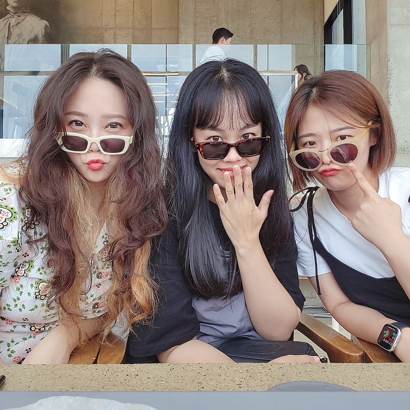 😎

찐친들과의 여행🌸
너무 짧았지만 찐 힐링이었다.
놀고먹고 수다떨고
이런게 행복이지😄
또가자또가자!!!

#찐친 #중딩친구 #몇년친구냐