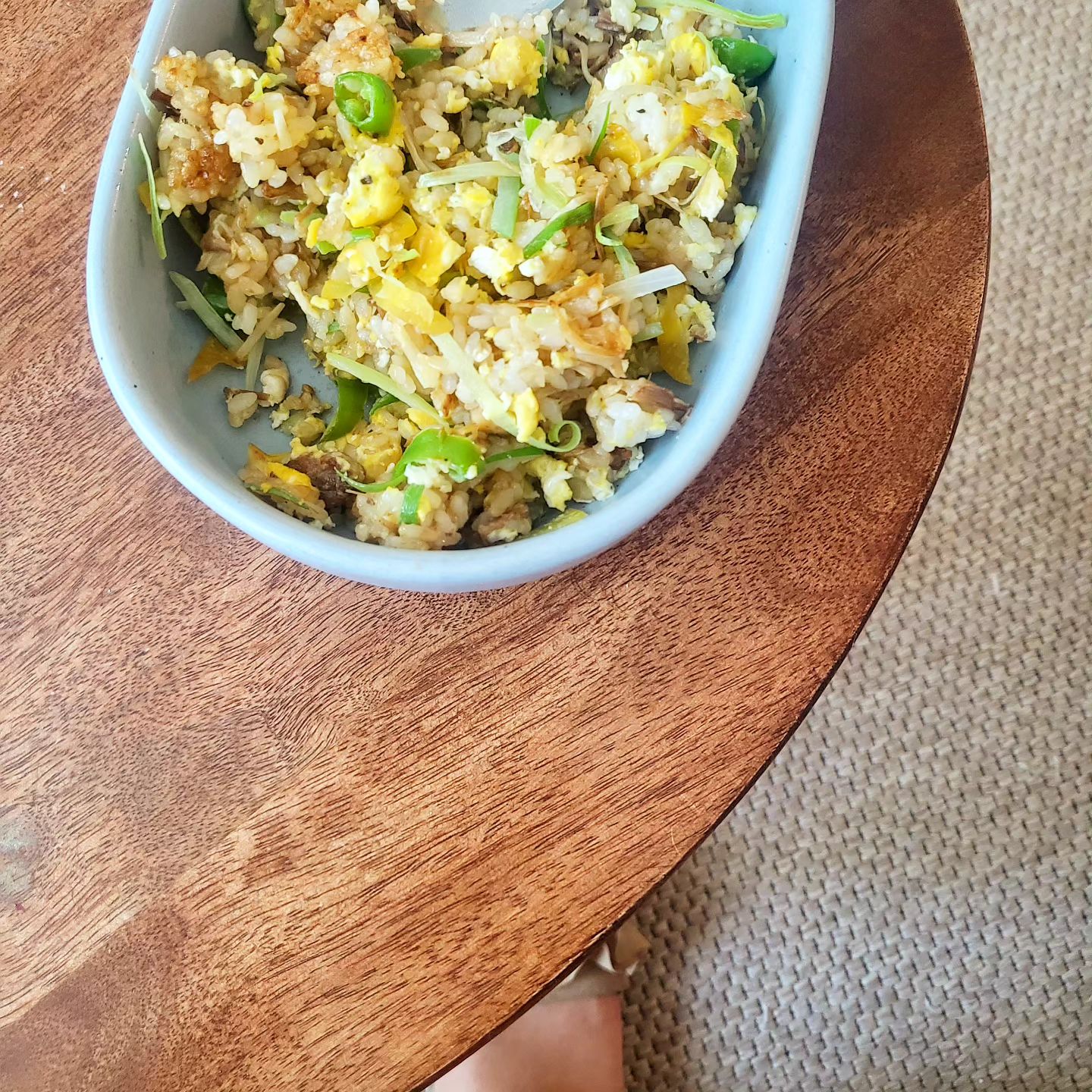 몽슈가 남긴 삼겹살 이랑 버섯 파 계란 넣어서 볶았더니 참 맛있네요 👍