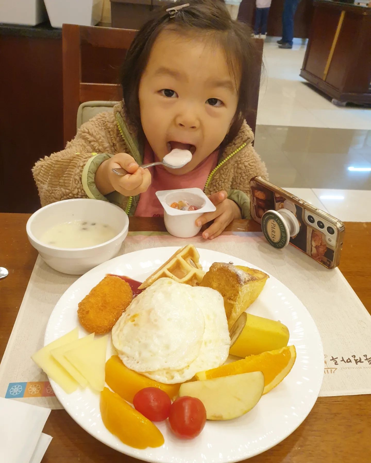 조식을 많이 못먹어서 아쉬워따...🥲
기본5판정도는 먹어줘야하는데..🤔
둘찌도 바나나 사과 얌얌😋

#조식타임#많이못먹어서아쉬움
