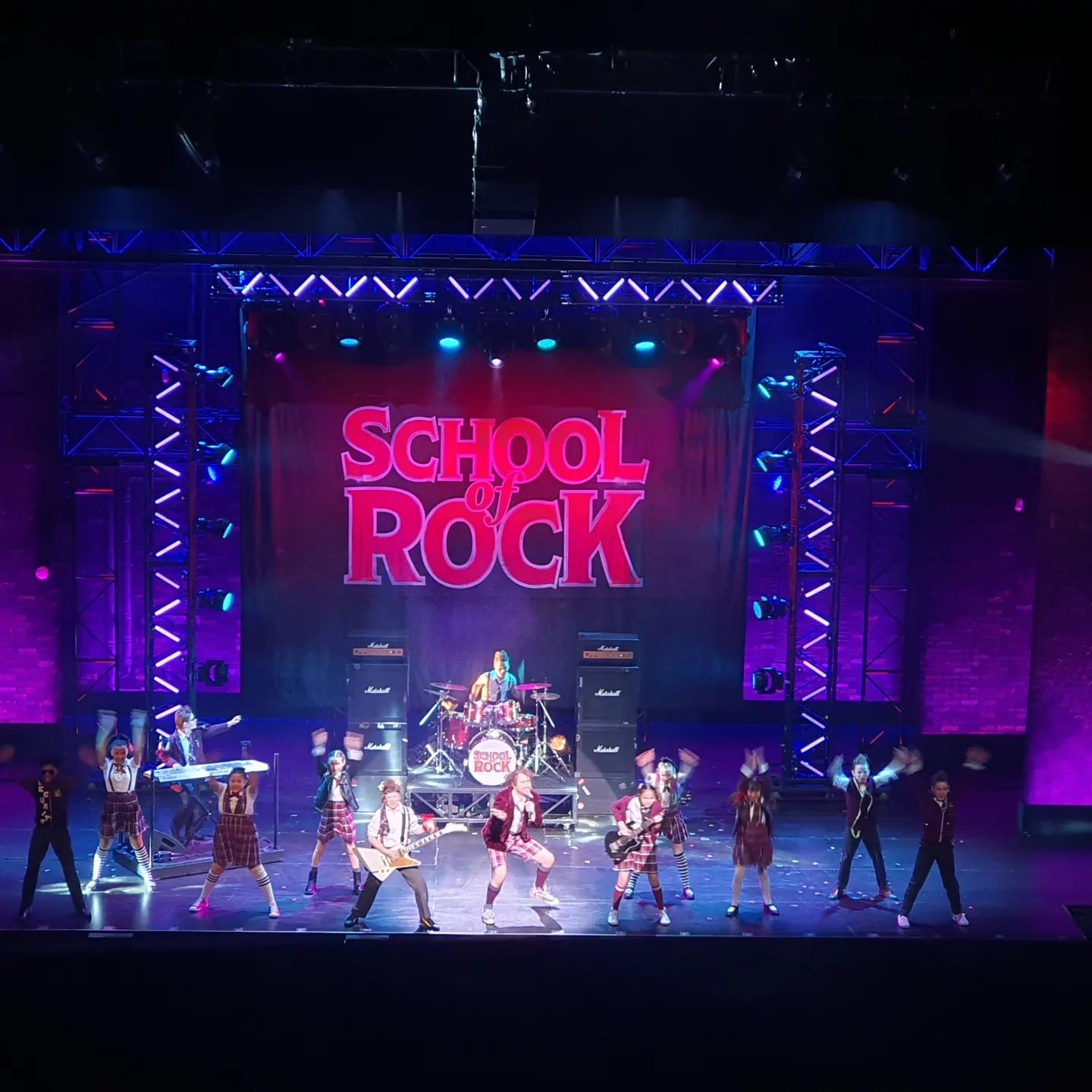 School of Rock ❤️‍🔥

증말 파워풀한 밴드와
메소드 연기, 환상적 

별 🌟🌟🌟🌟🌟

#뮤지컬추천 #내돈내산추천 #데이트추천 #부부일상 #부부그램💑