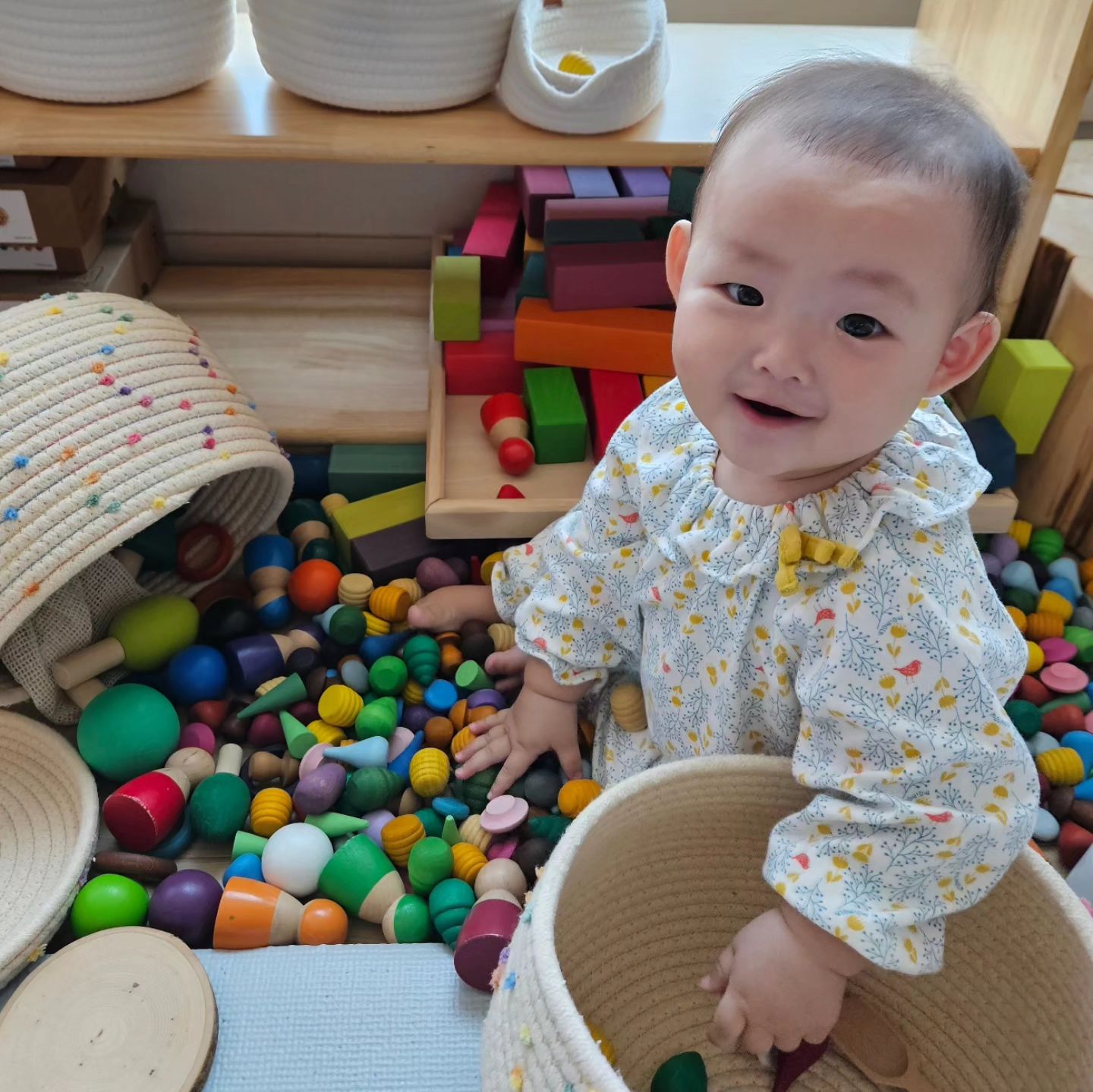 아...비싼건데 입에 넣지마아아아..
하다가도 이렇게 웃으면 이쁘자나🥹