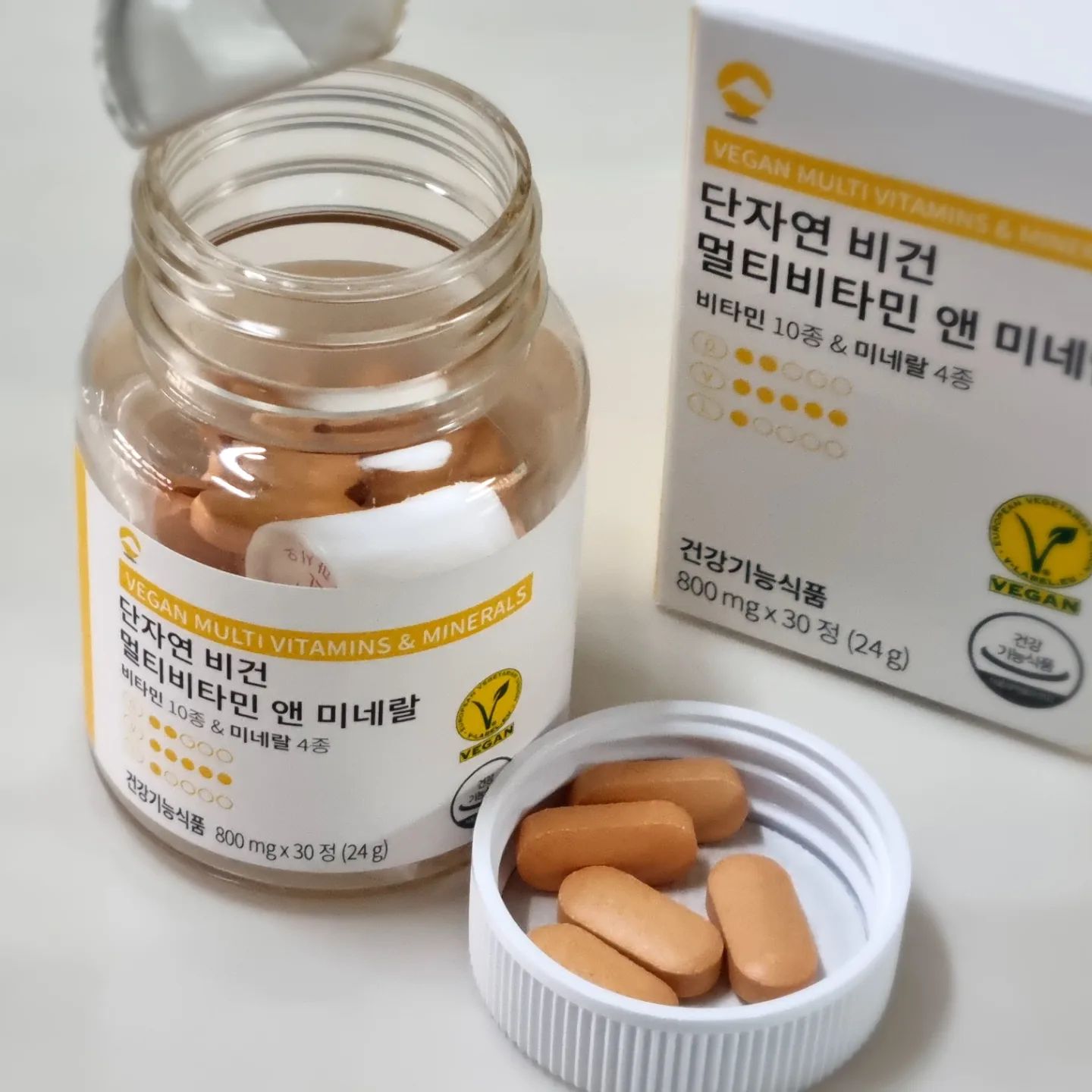 #광고 지만 건강을 위한 한알
매일 챙겨먹는 비건인증 #멀티비타민

#종합비타민 먹어보는중🥰
괜히 더 힘이 나고
활력이 생기는 이유겠지?

100%식물성비건원료사용
10종 비타마에 4종 미네랄까지!!!
불규칙한 생활습관으로 영양섭취가 걱정이라면 한알로 건강챙기기

좋아 건강해지는거야ㅋㅋ

#단자연#비건멀티비타민#단하나의자연#비건비타민#비건인증비타민#멀티비타민추천#비건영양제#종합영양제#피로회복영양제#좋아요