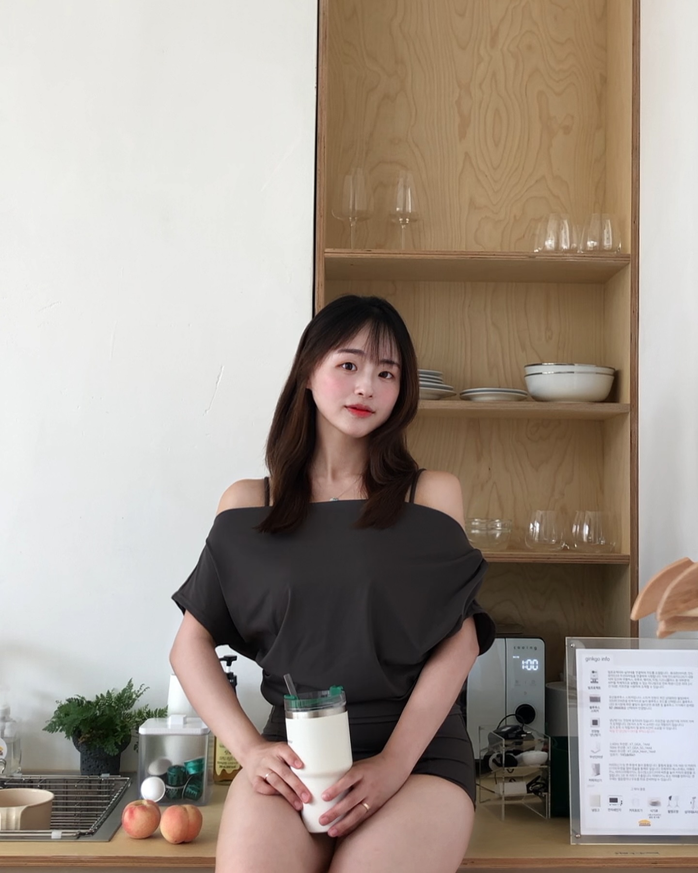 Design Your Summer vikinivender👙
아기 낳고 이제 비키니와 안녕.. 하다가 비키니밴더 커버업 비키니와 만났어요..🥹 커버업 상의와 하이웨스트 하의 조합으로 단점은 가리고 장점만 드러내는 수영복이에요! 호텔 수영장, 풀빌라 등등 인생에서 만나본 수영복 중에 장소 안타고 입기에 가장 좋았답니다 🐳🐳🐳

🏷️ 플루아드레이프커버업비키니

#협찬 #광고 #비키니밴더 #수영복추천 #여름코디 #수영복  #비키니추천 #비치룩 #휴양지룩 #여행 #프리다이빙