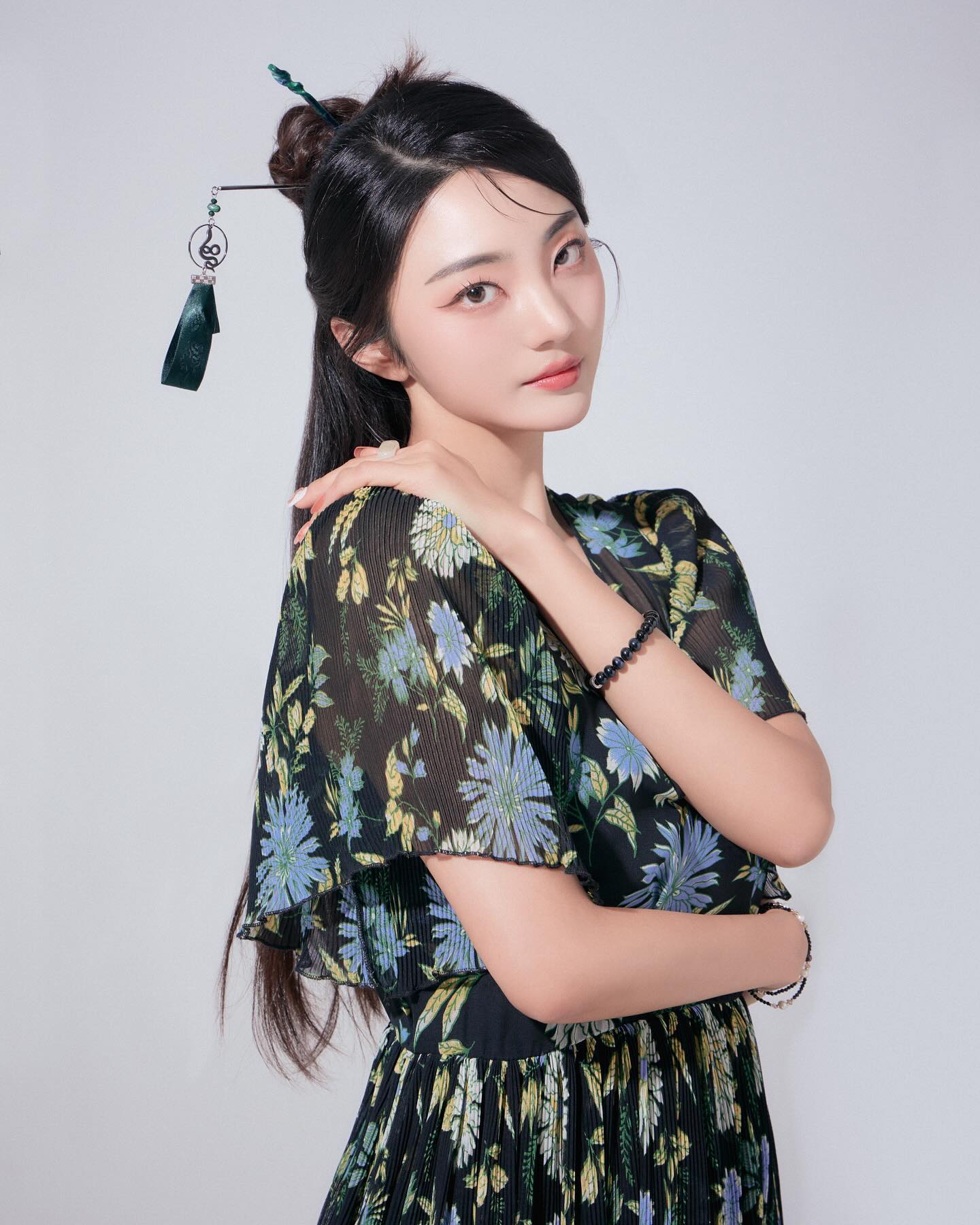 (∩ ͡° ͜ʖ ͡° )⊃━☆ﾟ
나의 태몽은 백사🐍🤍✨
뱀 비녀 꽂고 날카로운 눈빛 장착👀

📸hush__studio 
예쁘게 담아주셔서 감사합니다✌️

#허쉬스튜디오 #프로필사진 #강남프로필 
#증명사진 #강남증명사진 #논현증명사진 
#밍쥬는촬영중 #프로필 #사진 #인물사진 #모델 
#portrait #portraitphotography #photography #model