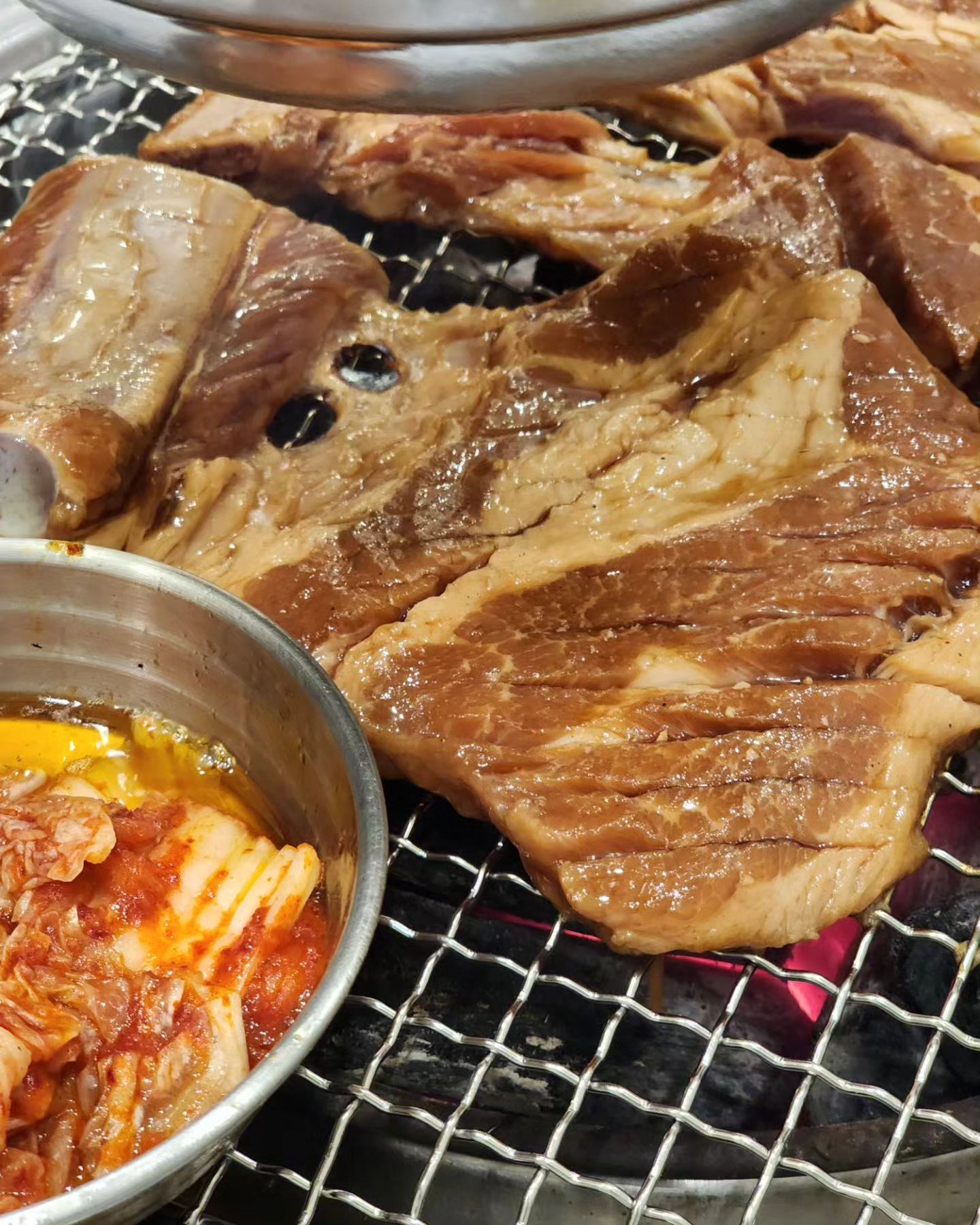 저녁은 드셨나용?

강민이친구들이랑 아침10시부터 지금까지 놀다가 헤어지구 돼갈 먹으러🤤🤤

키카에서부터 놀이터까지..
정말 애들 체력이란...👍👍👍

오늘은 곳곳에 축제인곳들이 많아서 어딜가나 인파가 많더라구요
그래도 알차게 잘놀고 왔어요 ㅋ

오늘 힘뺏으니 힘 충전하쟈🫶

# 엄마는 괴물
# 잡히기만해봐라^^..
# 엄마체력도 올리는중 

#놀이터뿌시기 #키카뿌시기 #축제의계절 #대구맘 #육아맘 #남매맘 #찐소통 #소통해요 #육아맞팔 #직장맘 #워킹맘 #일상