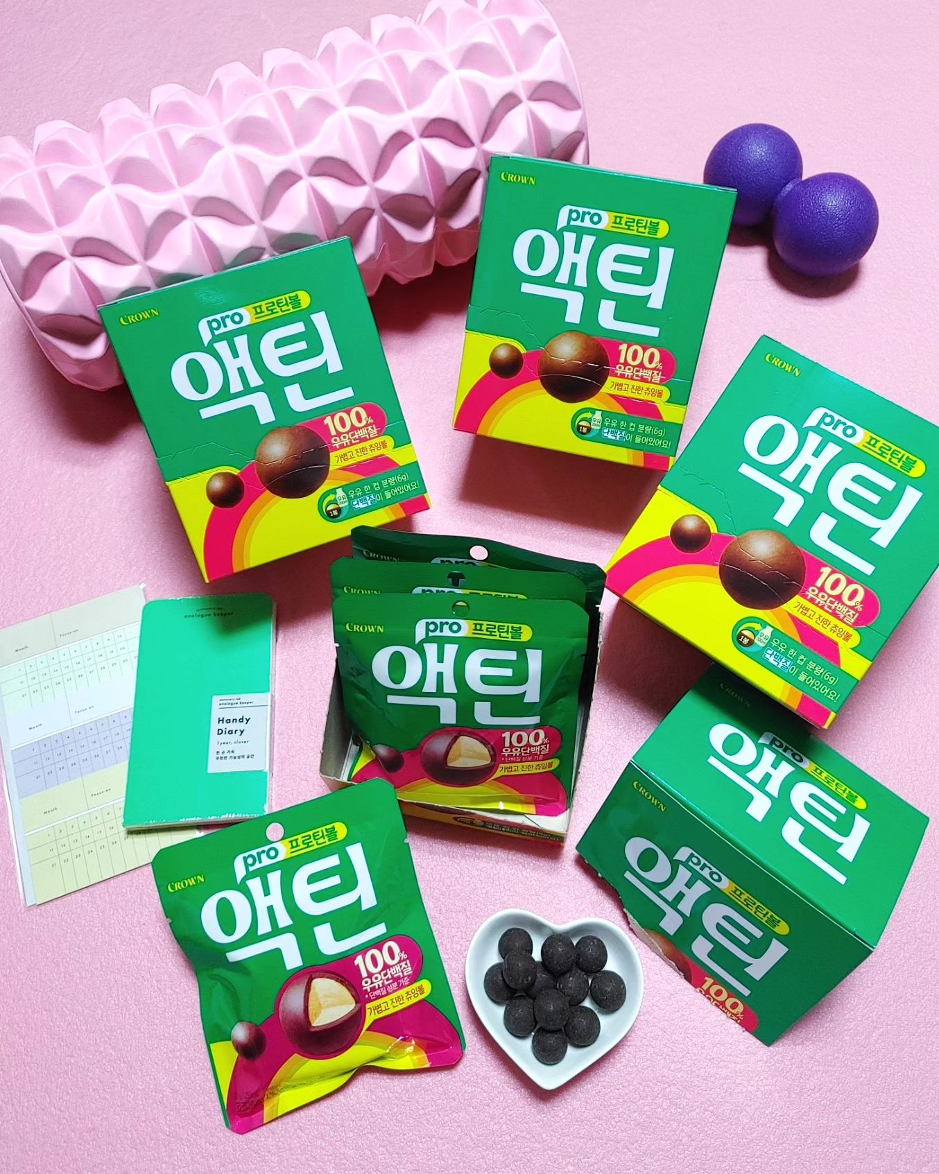 #협찬 #크라운제과 #프로틴볼 #액틴 🤎

우유 없이 #우유단백질 섭취 가능한 
프로틴볼이 출시 되었어요!🤩💪💪

동글~동글~ 가볍고 진한~ #츄잉볼 로 맛있게!
100% 우유단백질을 섭취 할 수 있어요🥛

#액틴 1봉 섭취 시, 우유 200ml 마셨을 때 
얻을 수 있는 우유 단백질(6g) 섭취 가능 하며,
단백질과 아미노산을 간편하고 맛있게😚🍫
파우치형이라 휴대하기도 좋아 언제 어디서나
액틴이 필요할때! 추천 드려요!✨
 
 
#액틴 #크라운제과 #우유단백 #하루단백질아미노산충전 #크라운 #CROWN #초콜릿 #신상과자 #당충전 #choco #초코 #먹팔 #먹방
* 위 내용 및 태크 복붙 하지 마세요 🔥

크라운제과 측으로 무상으로 제품을 받아 주관적으로 작성된 글 입니다.