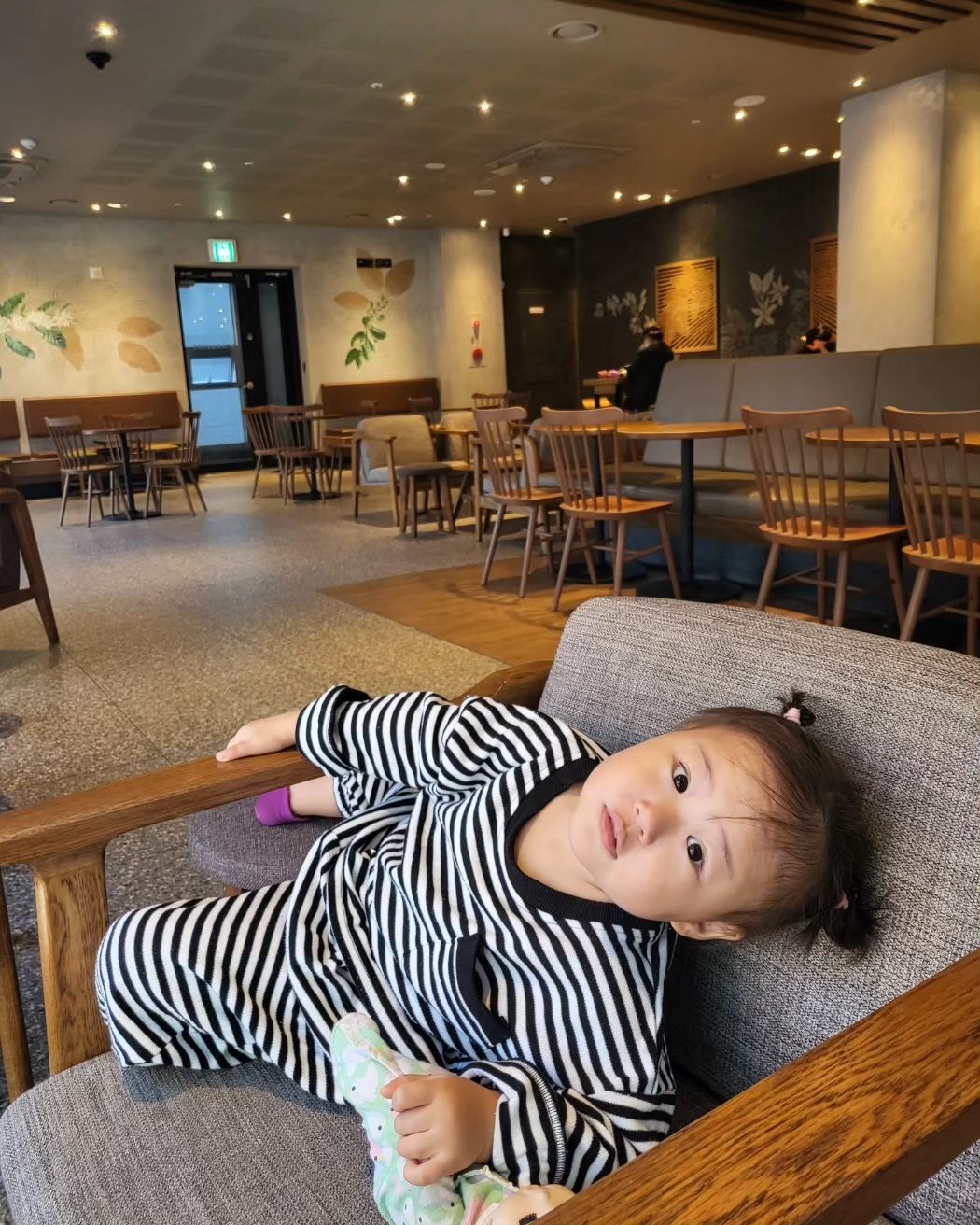 우리채아는 할무니할부지댁에서 안정을 취하며 푸우우욱 쉬시는 중
컨디션도 좋아지고 얼굴 혈색도 좋아지고 내내 기분좋아 뛰뛰 신나하는 중
할머니할부지가 짱이지? 피곤할만도 하실텐데 채아 건강식단 하나하나 다 신경써가며 요리해주시고 울 마미 사랑해
우리가족 아푸지말고 건강하자요 😍

#딸스타그램