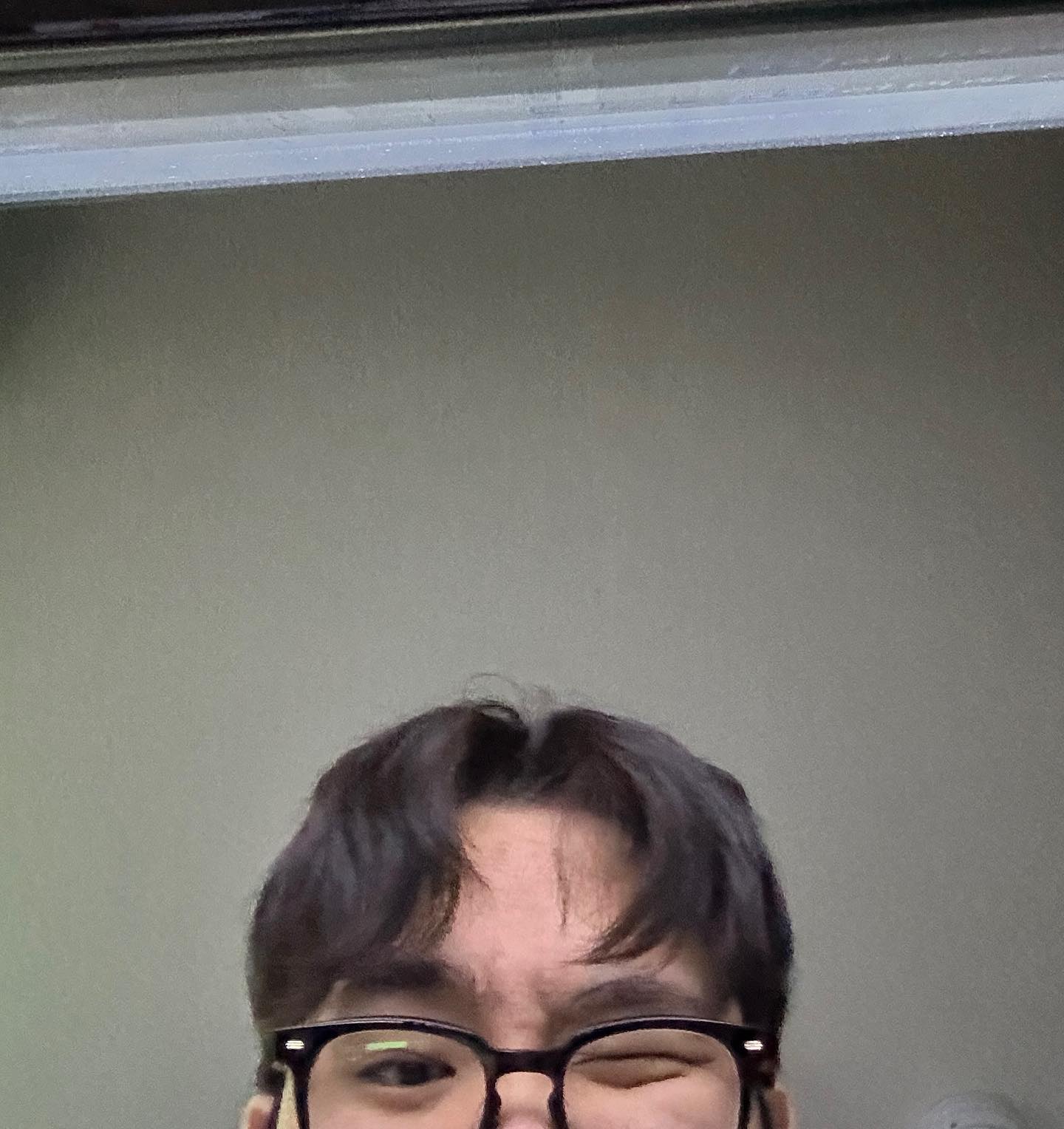 빼꼼 찡긋