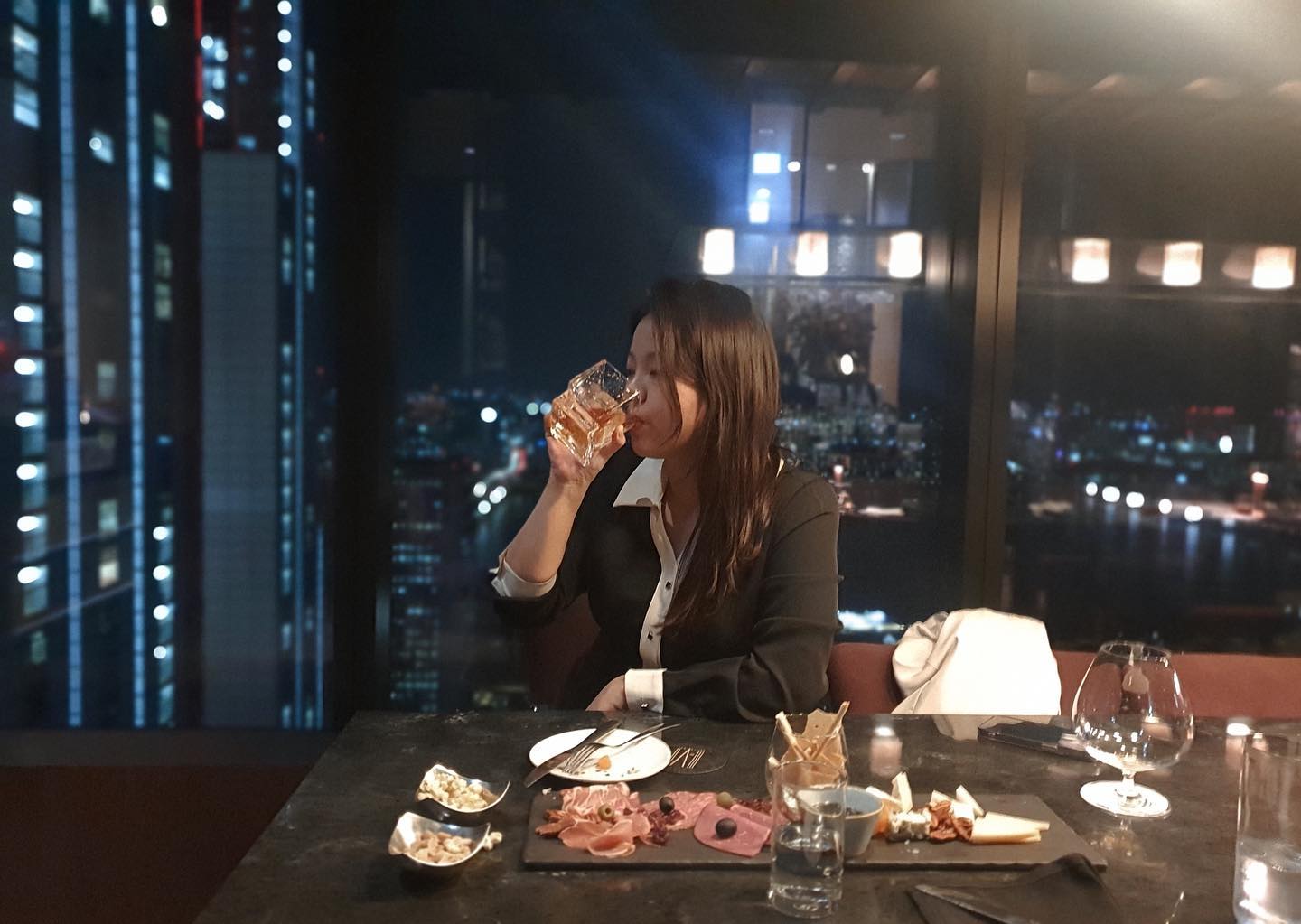 .
seoyeonnnnnnnnnn 댑효님의 대접으로
#콘래드서울 에서 호로록😊 

이제 저만 잘되면 되나요? 🫨