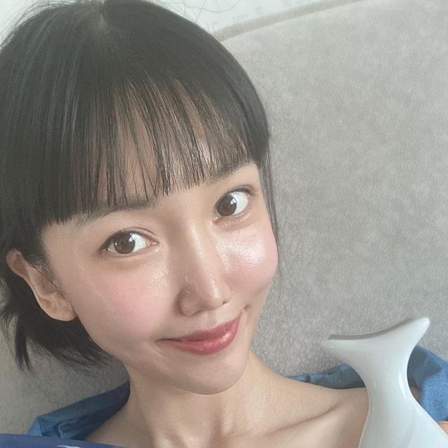 윤소라 🫶 프로리뷰어🤘🏻 on Instagram: "#광고

하늘아래 같은 패드는 없다!!
유재석님이 모델인 메디큐브 제로모공패드

제로 모공 패드 2.0은 11가지 임상을 완료
한 모공 타이트닝 효과 제품으로 피지 개선은 
물론 각질 및 노폐물 제거에 도움을 주는 
패드에요!!
피부 결을 매끄럽고 촉촉하게 정돈해주며,
모공 수렴에 도움을 주는 필링 토너 패드!!

2억 8천만 장, 11만 후기 (23년 3월 기준) 
돌파할 만큼 한번 써보면 재 구매하게 만드는 
메디큐브 1등 모공패드!!

속 뚜껑과 집게가 포함되어 있어 보다 위생적으로
 사용할 수 있어요

5월 한정, 제로 모공 패드 100매 대용량 
세트를 65% 할인가에 공식몰 단독 판매하며, 
23년 특별히 3만원 상당의 2 in 1 쿨링스틱 증정!!

여행갈때 제로 패드 미니 들고 가면 너무 좋을
것 같아요
쿨링스틱은 어찌나 시원한지 모공의 적
열감을 싸악 내려줘요👍🏻👍🏻

메디큐브 제로모공 패드는 너무 유명해서 
말안해도 아시쥬?!😍
모공이 쏘옥 타이트 해지는걸 느낄 수 있을꺼에요❣

@medicube_korea 

#광고#메디큐브#medicube#제로모공패드#모공타이트닝#모공패드#모공관리#각질관리#피지관리#ad"