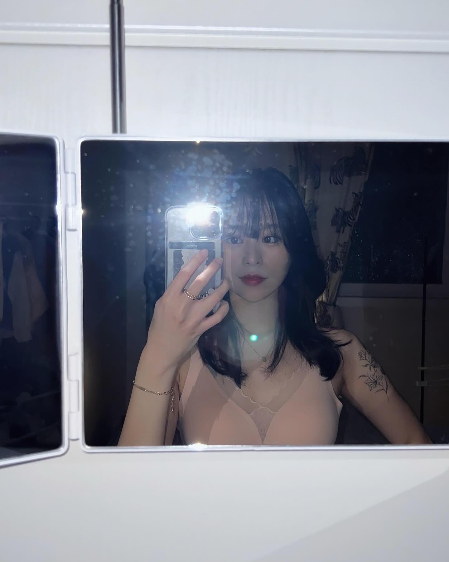 #협찬 예쁜 여자속옷 비비안🪽
💕💗💘💝🩷🙆🏻‍♀️💋🫧💞
💁🏻‍♀️비비안 노와이어 말랑 브라&팬티
💕편안한 심리스 브라 찾으시는 분들께 딱!
😍원단도 엄청 부드럽고 착붙어요!__!

모찌모찌한 쫀득한 느낌의 신축성과
짱짱하게 밀착되어 안입은것 마냥 좋아요🥹

패드 돌아감 없는 일체형 브라라서 편하구
속옷라인 비칠 걱정도 없답니다💝

❤️‍🔥나일론 스판원단에 노와이어라 세상 편해서
출근할때도 매일 착용해요🫧🫧

⠀ 

⠀ 

🫶🏻
🫰🏻
💗
💞
⠀ 

⠀ 

⠀ 

⠀ 

⠀ 
#여행 #ootd #맞팔 #선팔 #일상 #데일리
#셀스타그램 #selfie #첫줄 #여행스타그램

#비비안 #비비안_나나핏 #vivien #속옷 #여자속옷 #속옷추천 #속옷브랜드추천 #브라추천

#럽스타그램 #운동 #운동하는여자 #오운완