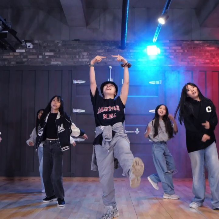 #Krump #Levelup #Roar 

이번 루틴도 너무 멋있게 소화해준
dancefit.studio 친구들✨️👍

#KrumpClass #dancefitstudio 
#primequeenz #primekingzcrew
#크럼프 #댄스 #크럼프클래스 #로어