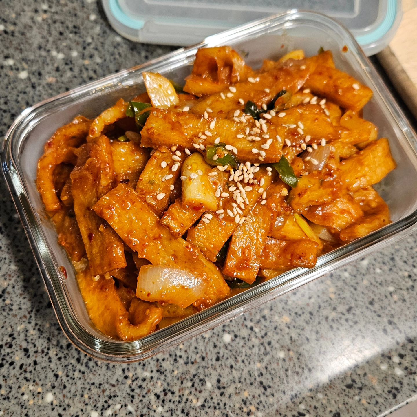그냥...😁글로 배운 반찬 도전!🤣
우왕! 🥹난 글로 배우는 요린이~~~✌️🥳😋👩‍🍳💯👍

#어묵볶음🍢 #어묵볶음만들기 #감자햄볶음 #반찬 #반찬만들기 #반찬그램 #반찬추천 #반찬스타그램 #오늘의반찬 #반찬만들기🍴 #글로배우는요리 #주말요리 #주말요리사 #주말반찬 #주말반찬만들기