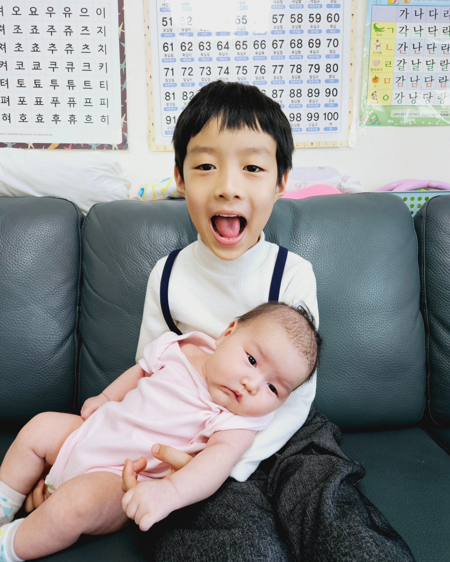 이번주도 화이팅해야지♡
계획한 일 한발짝 다가가길 부탁해!!!
#사이좋은남매 #제발이루어져라