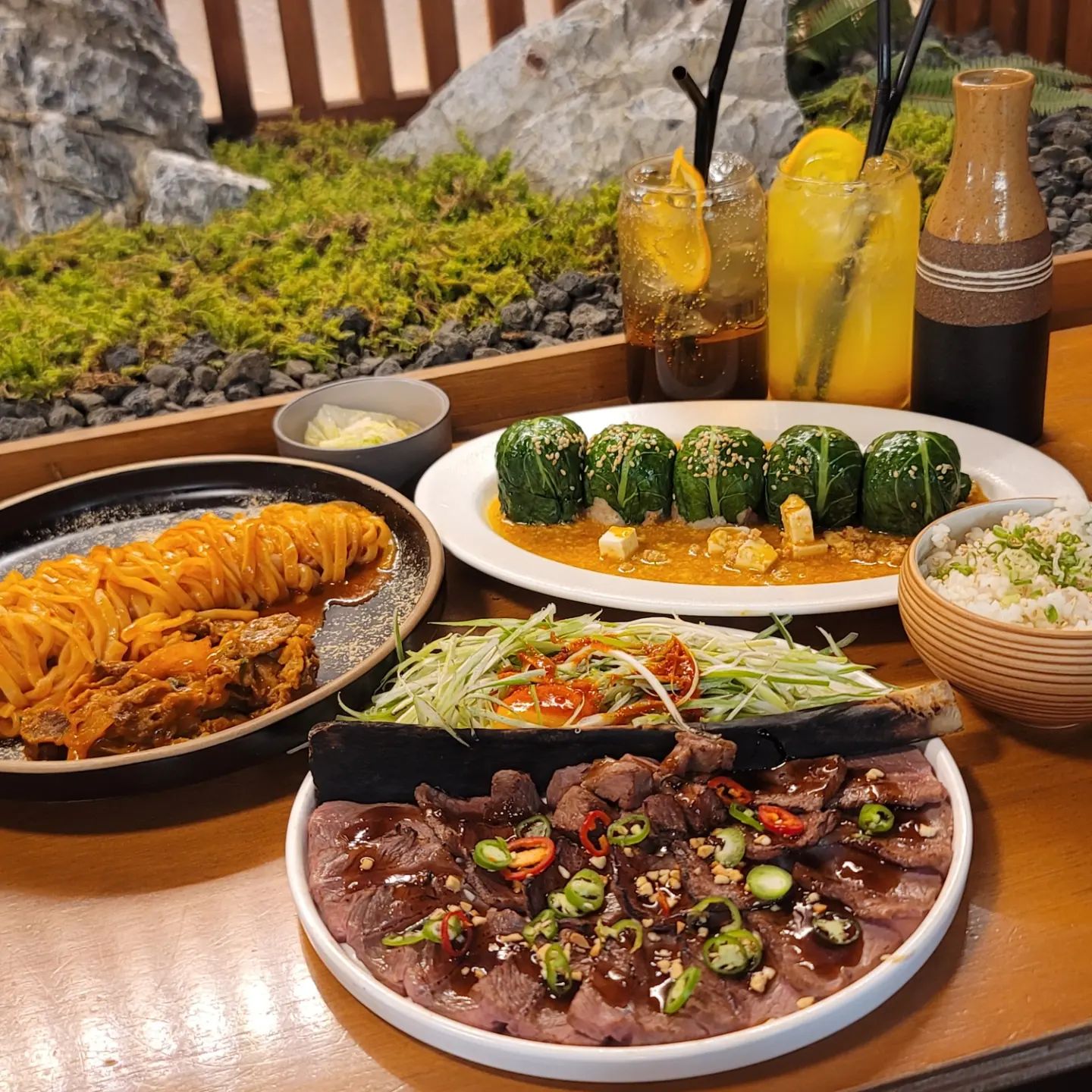 익선동 파인다이닝 한식맛집 익선애뜻
익선동 데이트 필수코스 😊😊

정원을 보면서 음식을 편안하게 즐길 수 있는
맛집~ 무적권 가야지 ㅎㅎ 

플레이팅하나하나 넘나 예쁜 그 잡채!

#종로익선동맛집 #익선동맛집 #익선동한식 
#익선동한옥거리맛집 #데이트스타그램 
#익선동데이트 #익선동 #맞팔해요 #맞팔환영 #맞팔하면선팔 #익선애뜻 #푸드스타그램 #kfood #선팔하면맞팔