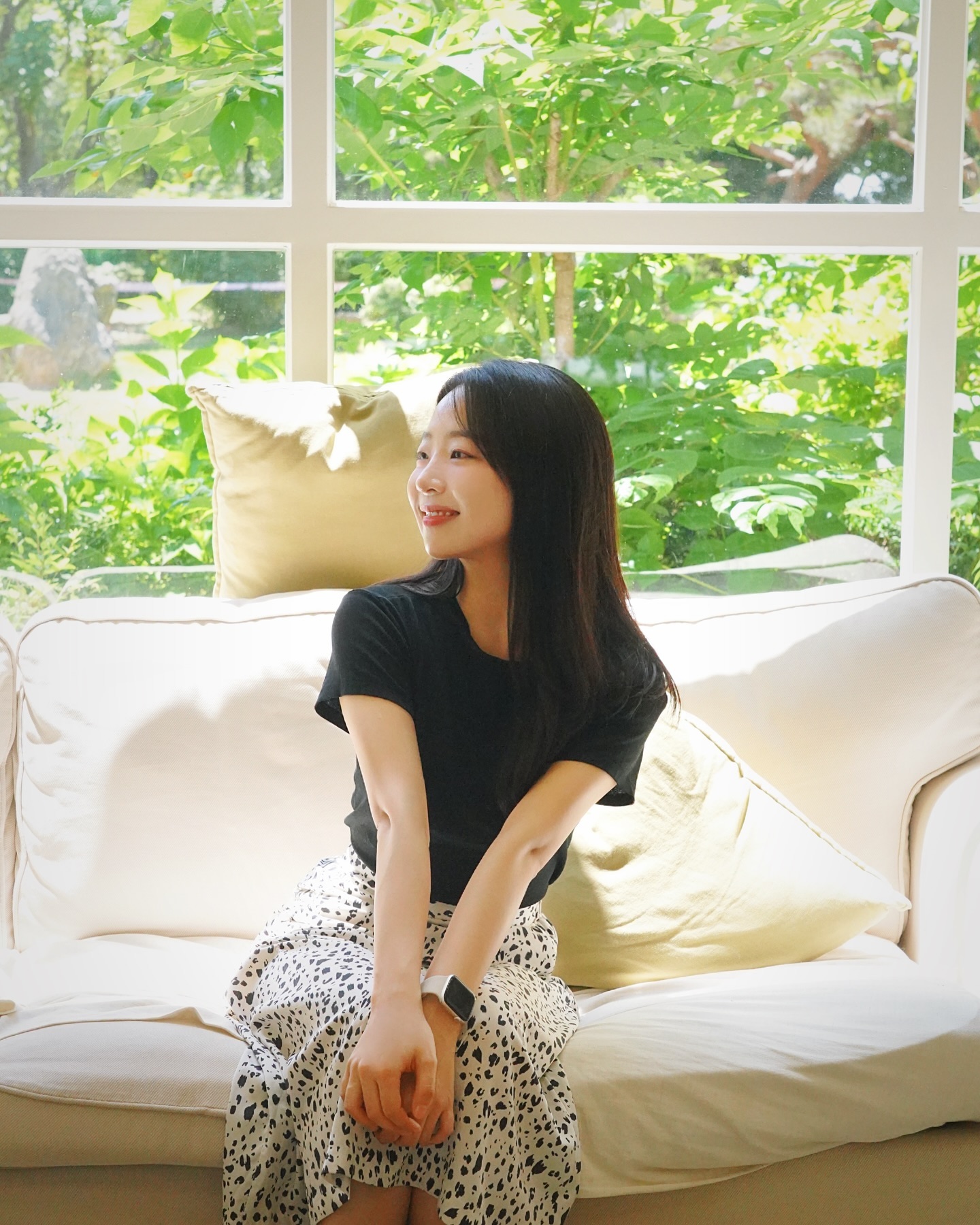 🍀
올해 여름은 유난히 빨리 오고 빨리 가는 느낌😌

많은 생각들을 정리하는 요즘, 
어지러운 생각들에 지끈거릴 때는 
몸을 혹사시키는게 좋은 거 같다🏃‍♀️ 
일과 운동에 집중 하다보면 잡생각이 사라지고
이성적으로 생각하게 된다

마무리는 최유리님의 노래를 들으며 정리🥰
오늘도 수고했다 내 자신.
작은 걸음이라도 나아가고 있으니🚶‍♀️
.
.
.
#데일리 #카페 #일상스냅 #생각 #여름 #summer #photography #카페스타그램 #인물사진 #자존감높이기 #smile #여자모델