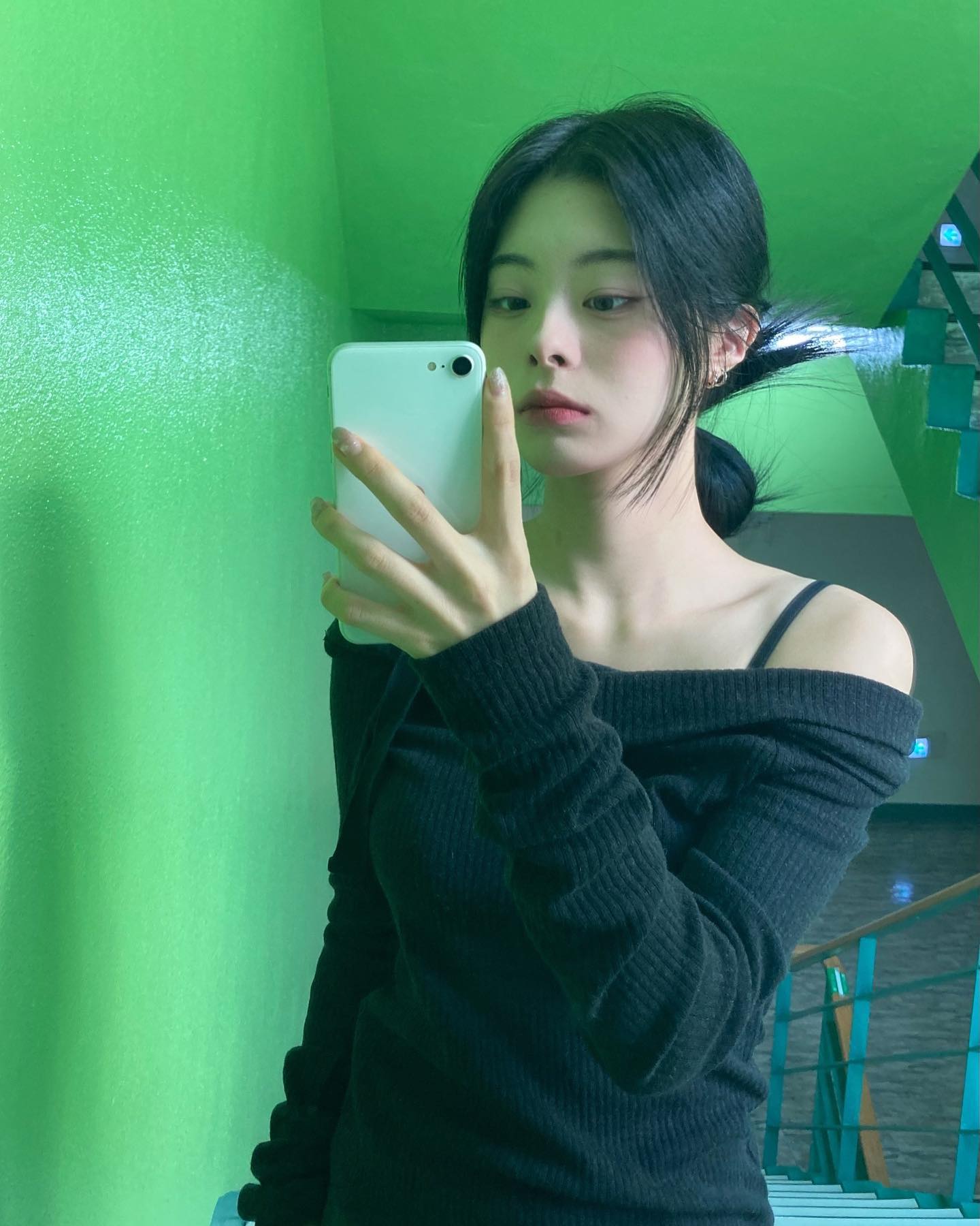 🖤🩶

#04 #오오티디 #패션 #패션코디 #미니멀룩 #미니멀 #코디 #대학생 #대학생코디 #데일리 #데일리코디 #거울샷 #lblb #lb #selfie #followforfollowback #lfl #lifestyle #서울리 #seouli #광고 #협찬