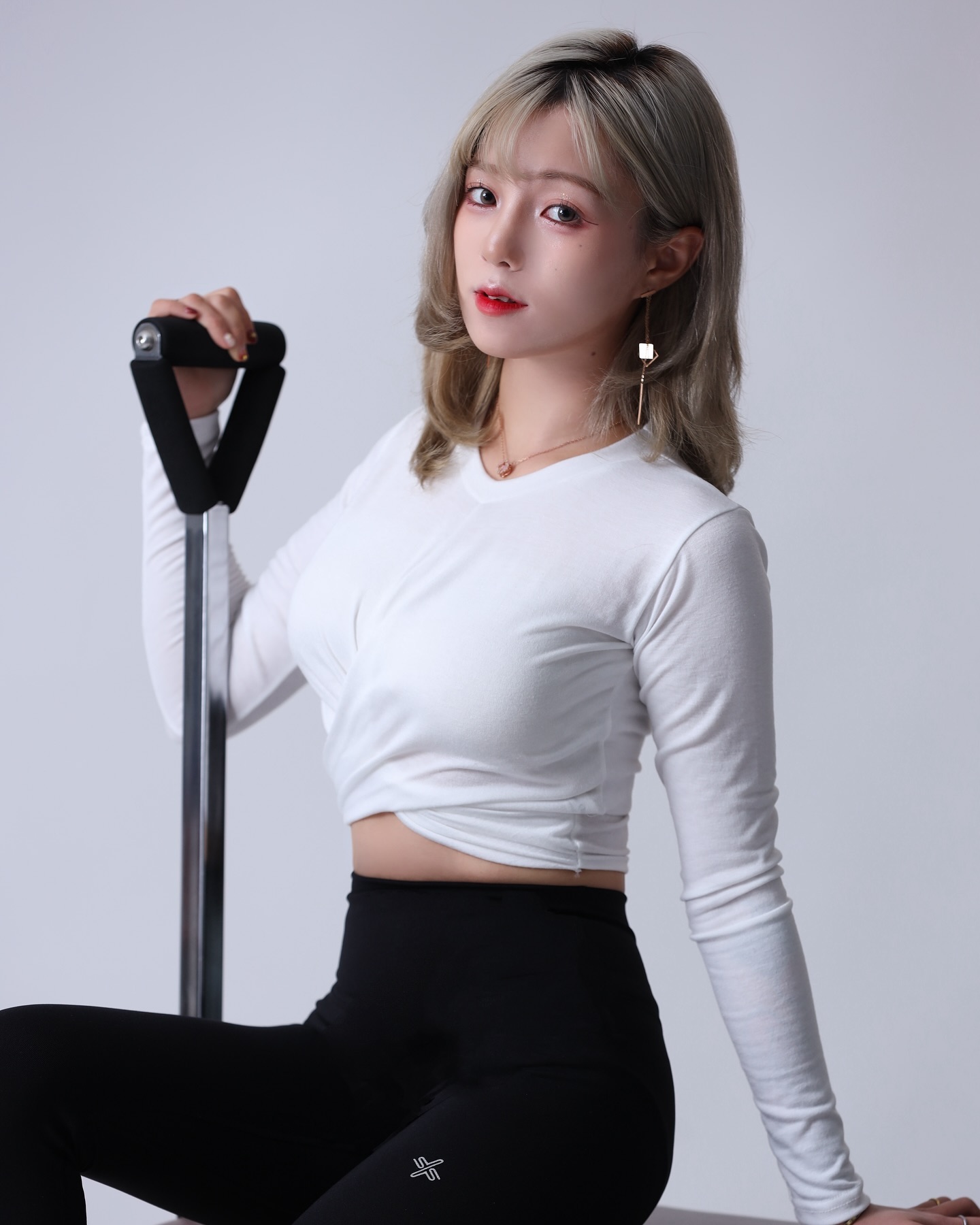 아마빌리스 스튜디오 2번째방문 ㅎㅎ!❤️😽 
 
작가님 넘 친절하시구 스튜디오가 깔끔해서 더욱 좋았던 촬영이었어요 
 
필라테스촬영은 운동을 안해서 자세가 어렵게 느껴지거나 할줄알았는데 오히려 포즈를 알려주셔서 더욱 쉬웠답니당❤️😽 
 
덕분에 너무 즐겁고 좋았던 촬영이었어요 
 
요가프로필 전문이지만 프로필도 너무 잘 촬영해주시니 다들 꼭 방문해보세요❤️😽 
 
 
 
 
 
#아마빌리스 #아마빌리스스튜디오 #스튜디오 #프로필 #요가프로필 #운동프로필