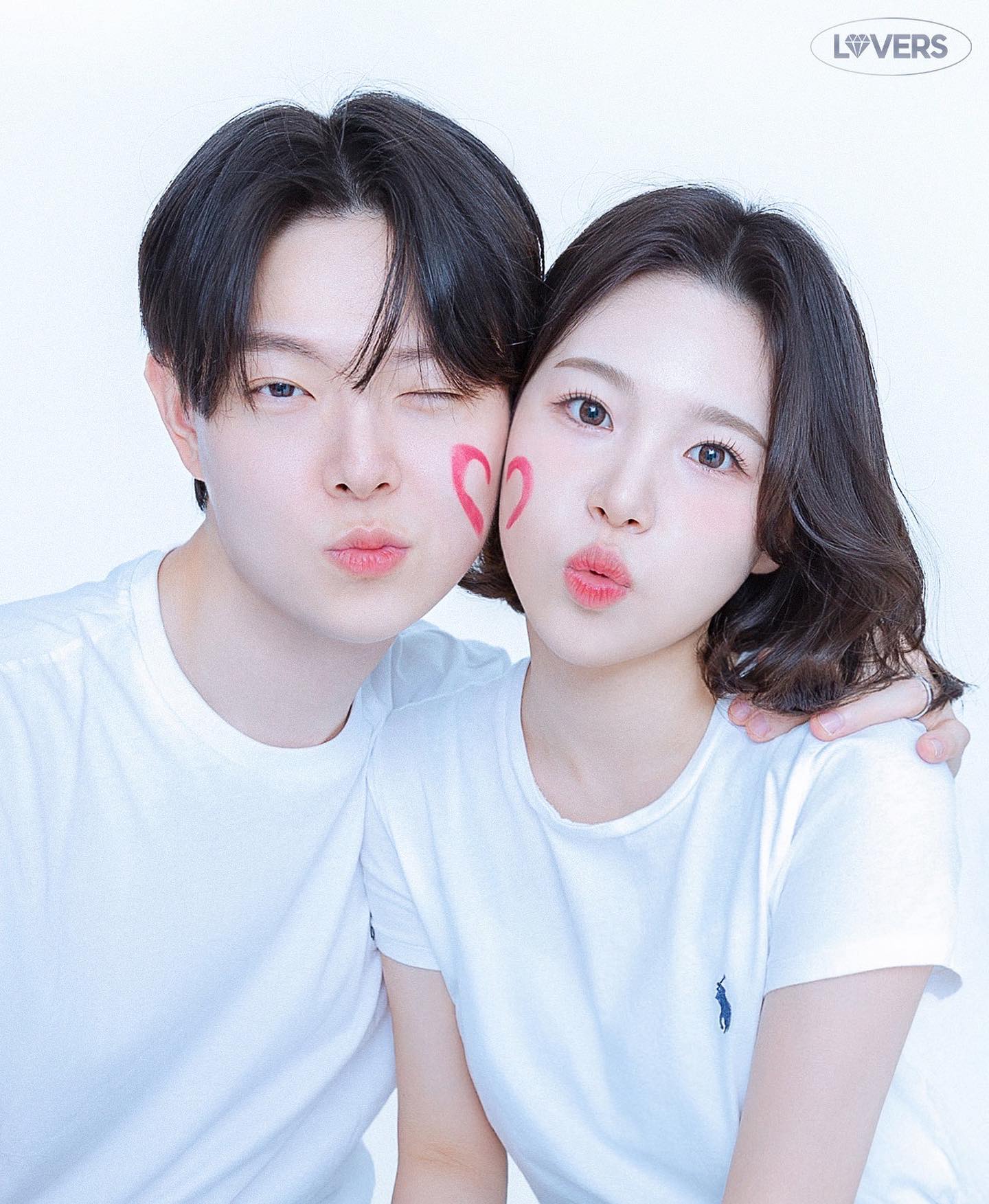 2024 첫 사진은 2023 추억팔이💙
예쁜 사진 찍어준 예딩 고마옹🩵
첫 사진은 종후니가 이뿌게 나온걸로🤍