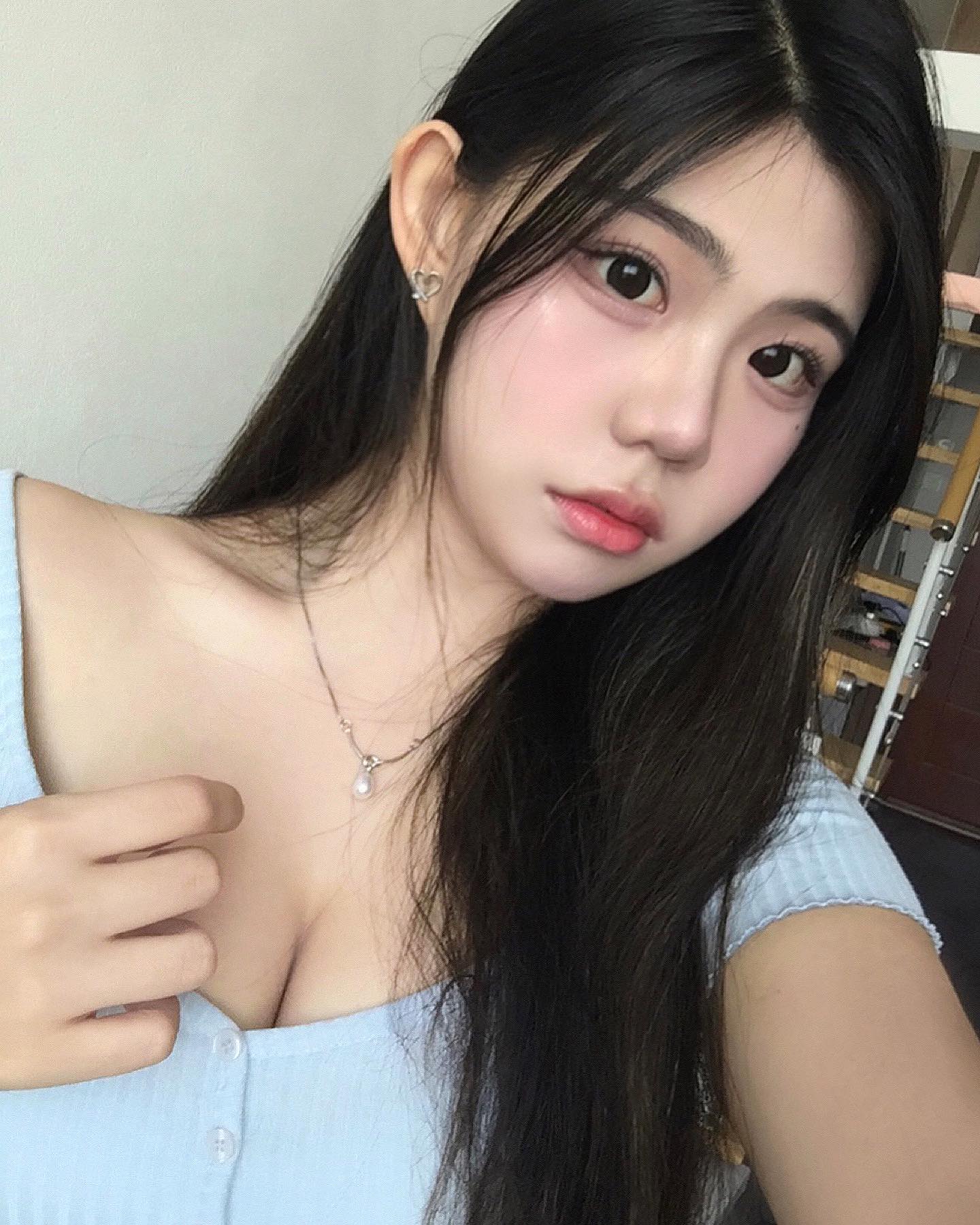 셀카 넘 오랜만이야🥺
-
#01년생 #22살 #일상스타그램 #소통 #일상 #좋아요반사 #셀스타그램 #01 #01line #좋아요그램 #selfie #daily #맞팔 #선팔맞팔 #좋반 #대학생 #중국유학생 #韩国人 #山东 #威海 #大学生 #大学生の日常 #韓国人 #韩国留学生 #첫줄좋반 #좋아요그램 #いいね返し #いいねした人全員フォローする #いいね #いいね返します #いいねした人で気になった人フォロー
