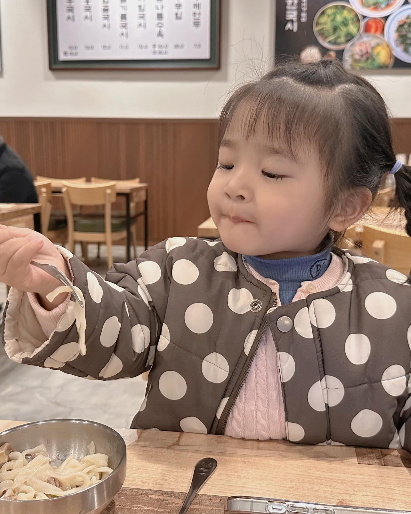 ⠀⠀⠀⠀⠀⠀⠀ 
⠀⠀⠀⠀⠀⠀⠀ 
⠀⠀⠀⠀⠀⠀⠀ 
동네에 숨어있던 칼국수 맛집 발견 ➿ 
유주도 엄빠할미도 넘나 맛있게 먹고왔 🤍
⠀⠀⠀⠀⠀⠀⠀ 
또 먹으러 가야지이 ˘͈ᵕ˘͈
⠀⠀⠀⠀⠀⠀⠀ 
⠀⠀⠀⠀⠀⠀⠀ 
⠀⠀⠀⠀⠀⠀⠀ 
#한국시 #한국시김포본점 #김포맛집 
#칼국수맛집 #김포아트빌리지