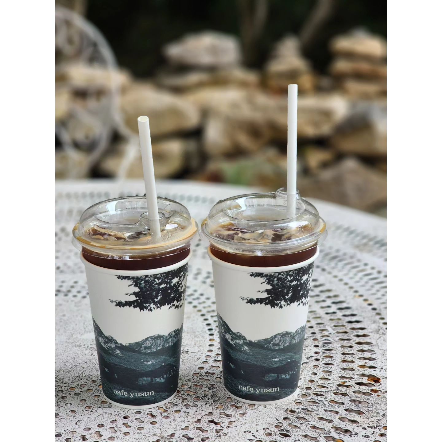 해남 두륜산 대흥사 카페🙌
카페 유선에서 아메리카노 🥤
아직 알록달록 가을이 오기전이라 푸릇푸릇하고🌿 
고즈넉한 분위기에 걷기 좋은곳이었다🫶
유선관이라는 한옥스테이가 있는데 거기도 이용해보고 싶다😊
테이크아웃해서 커피 마시며 대흥사 둘러보기 ~
쓰레기는 가지고 나왔고 너무 기분좋은 산책을 하고왔다🤭
.
.
#해남카페#해남대흥사#두륜산대흥사#해남두륜산#해남두륜산대흥사#해남대흥사카페#해남카페추천#카페유선#해남유선카페#대흥사#대흥사카페#대흥사카페유선#카페투어#카페스타그램#커피#커피스타그램#찡토🐰