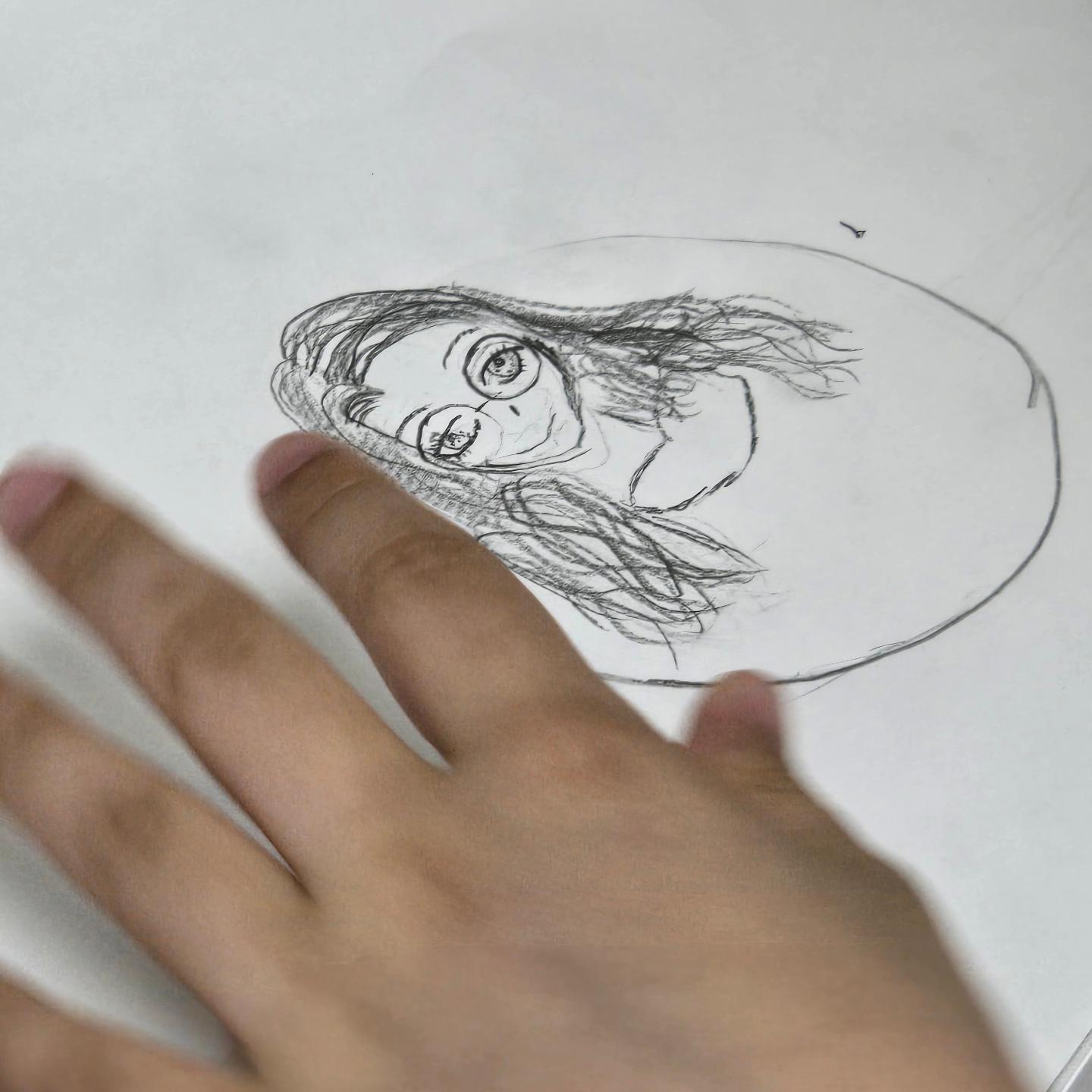 #옌이그림

학교에 그림그려가야한데서..
그림못그리는 나는 드로잉책을주었다...ㅋㅋ
한참 그리는듯해서 보러갔더니..
선생님을 그려놓았다ㅋㅋㅋ
잘했네....ㅋㅋㅋ
신기하네ㅋㅋㅋ

#9살 #초등학교2학년 #그림그리기 #예쁜딸 #잘했어