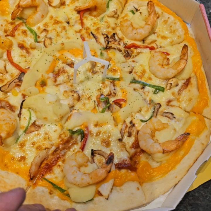 #협찬 《 피자몰 피자전문점 신정점 》

🌈 피자몰 신정점, 
맛있는 피자로 일상에 특별함을 더하다! 🍕🎉
'더블 세트'로 더욱 즐거운 일상을 맞이하세요. ✨

🍕 메뉴 다이브 🍕

- 치즈퐁듀쉬림프: 신선한 새우와 
짭짤한 치즈, 
그리고 부드러운 감자샐러드가 만났을 때 
일어나는 맛의 향연! 🎊🧀

- 치즈오븐파스타

- 탄산음료 500ml 

더블세트로 연말&연초 홈파티에 
활력을 불어넣어보세요! 🥤💫

💸 합리적인 가격, 다양한 혜택! 
라지사이즈 13인치(33cm) 피자는 
9,990원부터 즐기세요. 🤑🍕

피자 몰의 매력
1.수제도우의 비밀: 
매일 만드는 수제도우로 
쫄깃하고 풍부한 신선함을 
경험해보세요!

2. 30년의 이야기: 
이랜드이츠의 자부심, 
1994년부터 이어진 30년간의
이야기로 피자의 진수를 느껴보세요.

🎉 특별한 혜택과 이벤트 🎉

- 매장 주문 기준 라지사이즈 특별가: 
다양한 종류로 
9,990원 또는 12,900원에 
라지사이즈 피자를!!!

- 배달의 민족, 쿠팡이츠 주문 혜택: 
특별 쿠폰을 놓치지 마세요! 
배민에서는 3000원 할인 쿠폰도 사용 가능해요!

🍀 당신의 일상을 특별하게 만들어줄 피자 몰, 
지금 주문하세요!

서울 양천구 오목로 147 
(신정동, 제이클래스목동주상복합) 
피자몰 신정점

#신정동맛집 #피자몰 
#목동피자 #강서맛집 
#피자맛집 #목동맛집
#오목교맛집