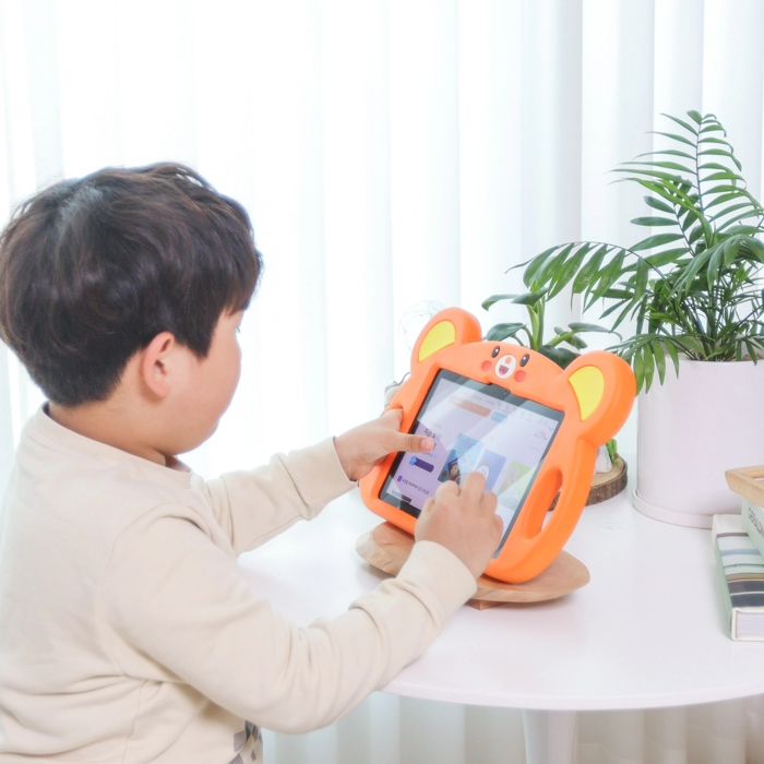 #협찬 인데 독서 활용도 굿!!

초등문해력을 키우려면 다독은 필수인 것 같아요.📚
문해력 뜻은 글을 읽고 이해하는 능력을 일컫는데요.

단순하게 한글을 읽고 쓰는 능력을 넘어서
우리의 삶과 밀접하게 연결되어 있고
사회적으로도 중요한 역할을 하기 때문에
어릴 때부터 책 읽는 습관을 들이고 문해력을
키우는 과정이 필요한것 같아요.

그래서 초2 아들에게 매일 책 읽기를 시키며
1만여 개 유익한 학습 콘텐츠가 담긴 웅진북클럽을
활용해서 독서습관 기르고 있어요.💻

웅진북클럽 AI맞춤 투데이에서 아이 수준에 맞는
다양한 분야의 책을 추천해주는데요.📖
아이가 일주일간 읽었던 책을 분석하고 관련책을
소개해주니까 다독에 도움받고 있답니다.🧑‍🏫

 #웅진북클럽 #초등문해력 #초등문해력키우기 #문해력 #초등독서 #책육아 #웅진북패드 #패드학습 #초등필독서 #초등전집