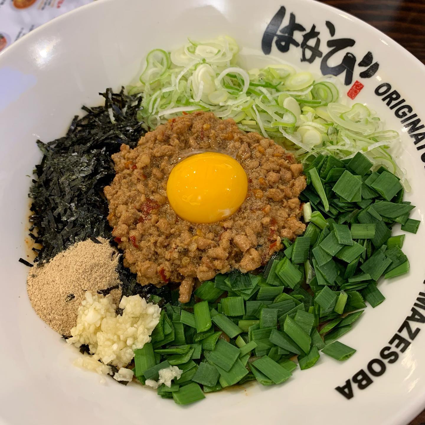 #멘야하나비 #성신여대맛집 
성신여대 라멘맛집🍜
스파이시 마제소바 12,000
고기고명과 노른자 다진마늘 다진야채의
조화와 풍미가 일품인 멘야하나비 대표메뉴에
매운맛을 추가한 스파이시마제소바~ 존맛~

타이완 라멘 11,000
스파이시와 고추기름으로 매콤함을
다진고기와 부추 대파 마늘이 들어간 나고야 대표요리!
면이 얇아 부들부들 신라면 맵기!

세야부라메시 4,000
특제소스에 가진마늘 대파 고춧가루를 
밥에 함께 비벼멋는 미니 덮밥!!존맛!!
#라멘맛집 #성신여대맛집 #먹팔맞팔 #술팔맞팔 #술과함께