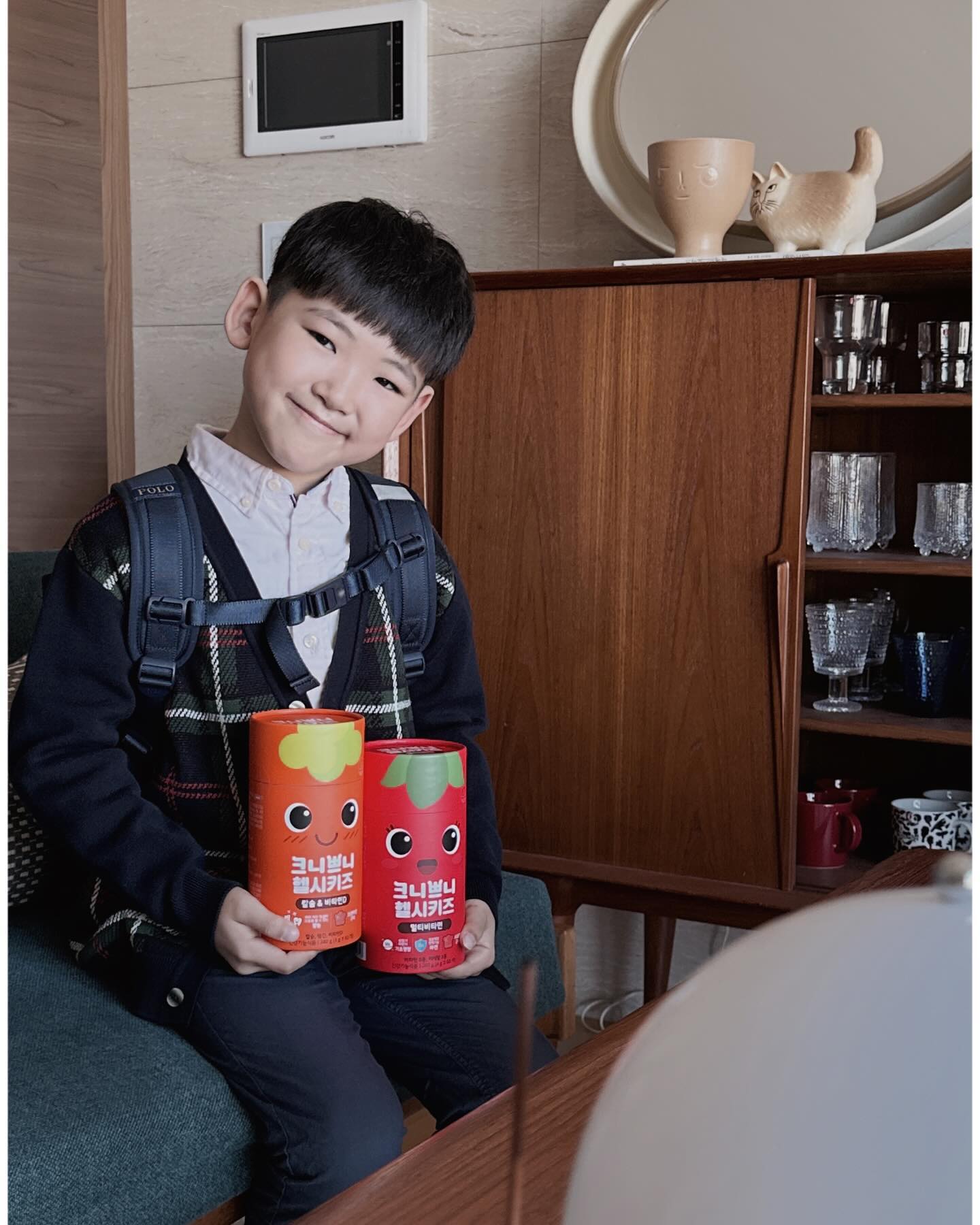 _
곧 3월이면 시작되는 새학기. 새로운 선생님과 친
구들 새공부 아이들도 많은 긴장을 하기 마련인데
이럴때일수록 더욱 염려되는 건강. 아이건강에 필
요한 어린이 비타민을 찾게 되었다

크니쁘니헬시키즈 멀티비타민과 크니쁘니헬시키
즈 칼슘&비타민D 2종은 성장기에 필요한 영양소
비타민과 미네랄, 칼슘 비타민D와 망간이 첨가되
어 있고 설탕과 착색료를 무첨가한 원료까지 세심
하게 신경쓴 제품이다

부원료로 유기농 사과/오렌지 농축액과 유산균 발
효액을 함유하는 구미 형태로 챙겨 먹이지 않아도 
맛있다며 간식처럼 스스로 잘 먹는다 낱개 포장되
어 신학기에 주머니에 쏙! 넣어줘도 좋을 것 같다. 
새학기 아이건강 롯데칠성몰, 이마트와 홈플러스
에서 크니쁘니헬시키즈로 챙겨요

🏷️크니쁘니헬시키즈 멀티비타민
성장발달에 필수인 11가지 비타민과 미네랄 100%
이상함유

🏷크니쁘니헬시키즈 칼슘&비타민D
성장기 어린이의 뼈 건강을 위해 배합한 칼슘+비타
민D+망간

#크니쁘니 #크니쁘니헬시키즈 #크니쁘니비타민 #키즈멀티비타민 #비타민추천 #어린이비타민 #아이간식 #키즈비타민 #새학기 #새학기준비 #새학기필수템