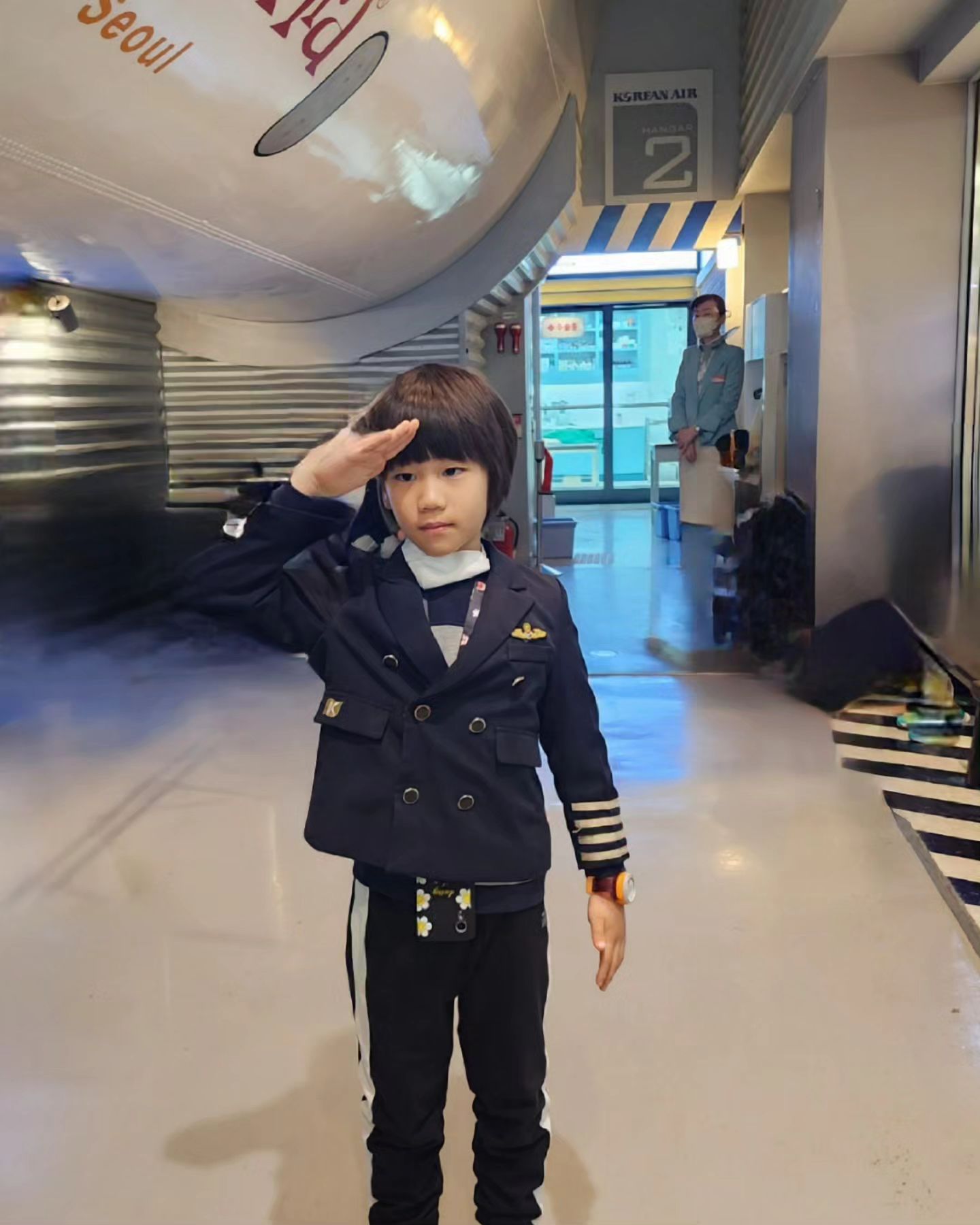 #직업체험

파일럿이 꿈인 서준이〰️🛫
미리 체험하기^^

이외에도 체험 하고싶었던 
치과의사랑 경찰,병원은 
부스운영을 안하고 있어서 
아쉬웠지만🙄

이거라도 해서 다행이라며〰️ 
긍정×10000 뿜뿜 이쁜아들👍🏻

#키자니아서울 
#파일럿체험
#초딩아들