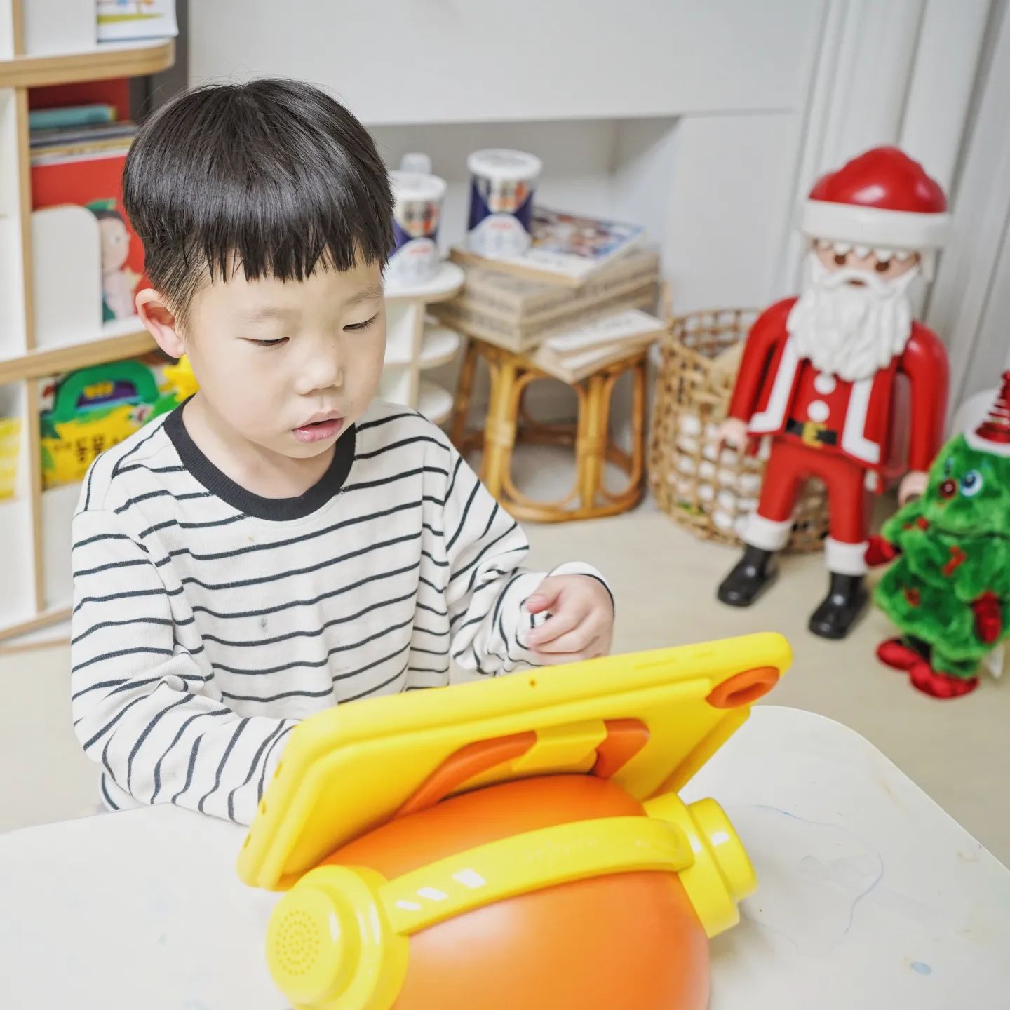 #협찬 #무상대여

국내에서 우수한 출판사의 30여곳의 그림책을
엄선하고 아이들이 좋아하는 책이 가득한 엘리하이 키즈 ♥
아이의 나이와 수준에 맞도록 도서를 제공해주는
독서 커리큘럼 덕분에 아이 수준에 맞는 책을
보여주기에 좋은 것 같다!

#엘리하이키즈 #메가스터디교육#유아홈스쿨링#유아학습지#유아스마트학습#유아영어 #메가스터디교육 #유아학습지 #6세학습지 #유아스마트학습 #유아패드학습