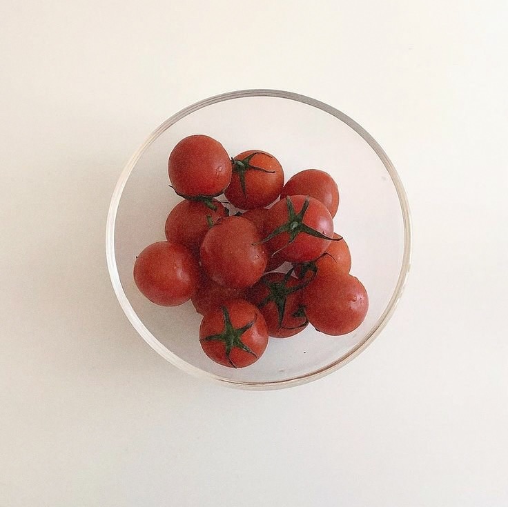 토마토를 안까는 요상한 여름을 보내는 중 기분이 요상하다•••🍅