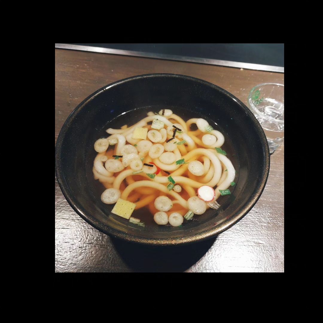 #오늘의후기
실은 어제의 후기

#아지쿠라 방문하고 온 후기
친한 동생이 개업해서 다녀온 아지쿠라

경기 안양시 만안구 덕천로152번길 25

일본가서 열심히 먹어보고 배워왔다더니 열심히 노력했다는게 보인곳이였음
생각보다 분위기도 괜찮았고 맛있었음
알다싶이 야채 쥰내 시러 인간인데 양배추 가득 들어있는 오코노미야키도 괜찮았고 서비스로 나온 우동에 깜짝 놀란 날

시판 육수 안쓰고 직접 냈다고 자랑하길래 그러려니하고 별생각없이 맛봤는데 생각보다 더더욱 난족스러웠던 날

실은 밥 안먹고 왔다니까 초밥도 만들어줬는데 사진찍을 생각도 못하고 냠냐미
간단하게 일식에 한잔 걸치기 좋았던 맛집

#먹스타그램 #돼지러운일상