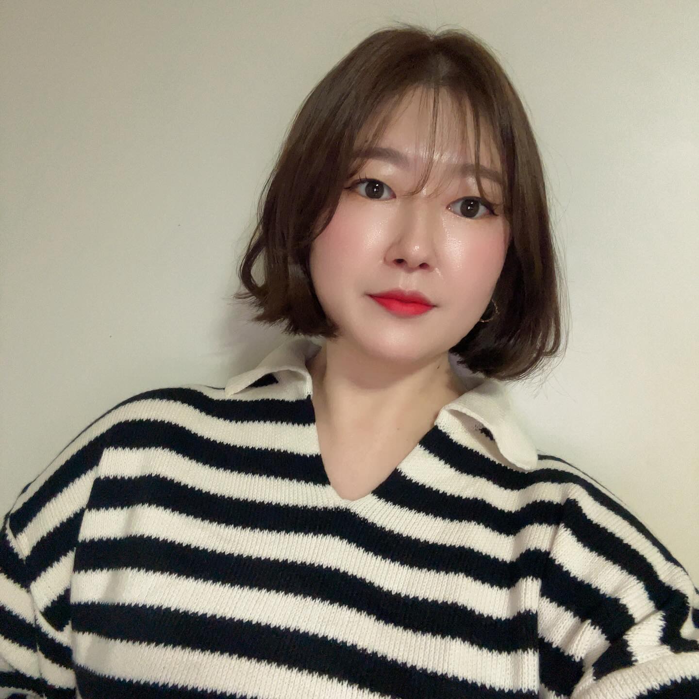 🖤

그래요 ,, 
이번생에 긴머리는 없는걸로 해요 ^_^ 
일년도 못버티고 결국 내 시그니처 
#단발머리 컴 to the 백 💇🏻‍♀️💇🏻‍♀️

잘라주는 언니도 자르는 나도 
이거지 이게 영이지라고 원없이 외침 ㅋㅋㅋㅋ

속이 후련 , 안녕 내머리카락들아 ~~~
#긴머리는
#다음생에
#이번생은
#단발좌로