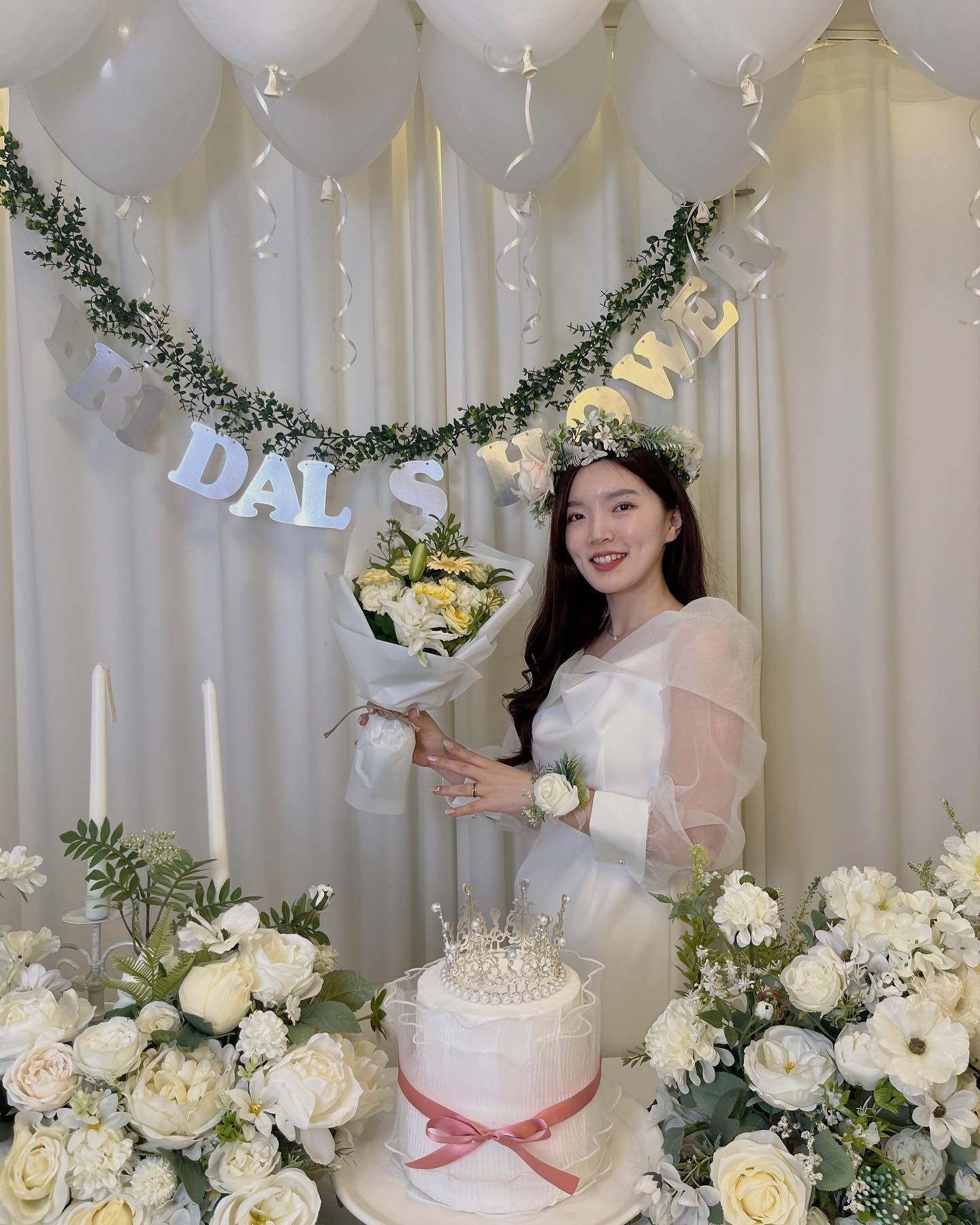 #Wedding D-1

하고싶은거 많은 내 욕심 다이뤄찌😗

#브라이덜샤워 나도 해따 😜

서프라이즈 🎂+💐 고마워 애두라🥹