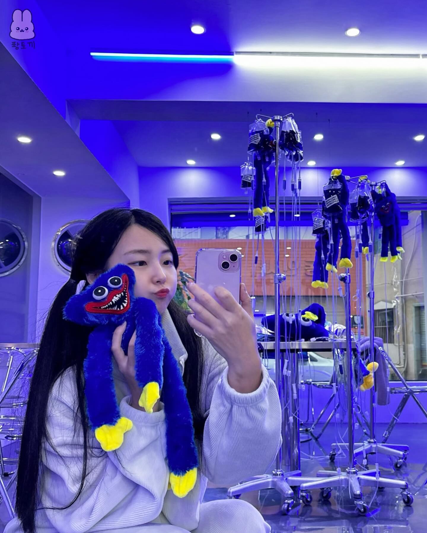 코발트색 좋아하시나요?!
저는 코발트색 좋아해서 온통 코발트색인 이색카페 
코발트닷에 다녀왔어용💙
카페는 힙한 분위기에 포토존도 많아서 넘 마음에 들었어용💙
특히 테린이로서 코발트색 
테니스 포토존 넘 맘에 들었답니당💙🎾
애견동반도 가능해서 대구 놀러가시면 
이색카페로 코발트닷 추천합니다💙

order: 코발트라떼, 딸기초코라떼
📌대구 남구 이천로32길 12-2 1층
⏰매일 11:00~20:00
✔️골목주차, 애견동반가능