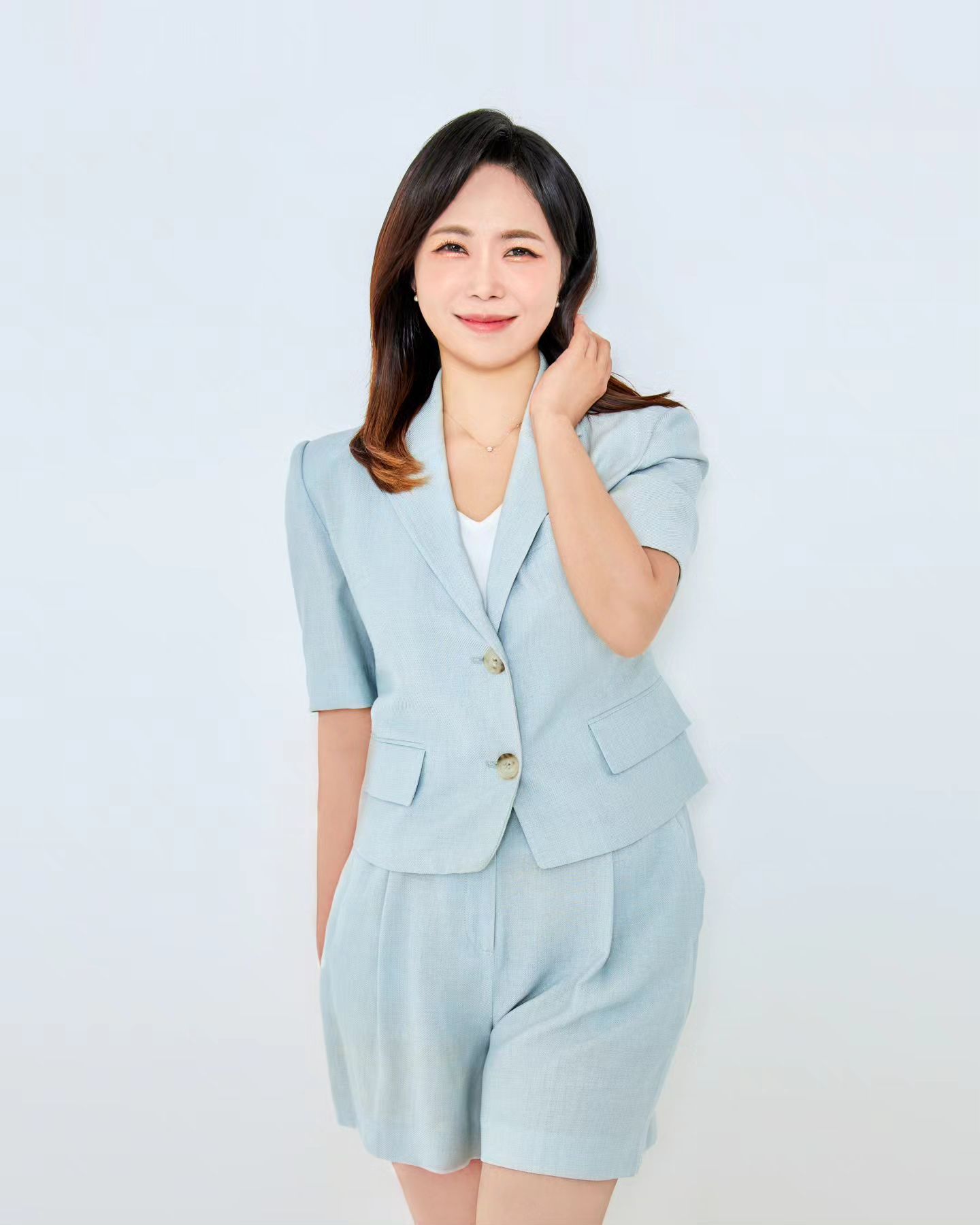 내일 tbs fm 유튜브에서 보이는 라디오 합니다 📻 오전 6-7시 딱 1시간! 백일잔치이긴 한데 별거없이 그냥 대문만 열어 놓으려고요. 아기DJ가 잘 크고 있는지 놀러오셔서 응원해주세요🕕 덕분에 100일 잘 버텼어요 고맙습니다 츄러스💚
.
.
.
.
.
#수요일 #230724 #100일째만남 #라디오 #아츄 #쪼피 #츄러스 #아츄조은영입니다 #tbs #조은영pd #프로필 #231101 #생방송 #아침 #onair #smile #일상 #고마워 #잘먹고잘살자 #happydays